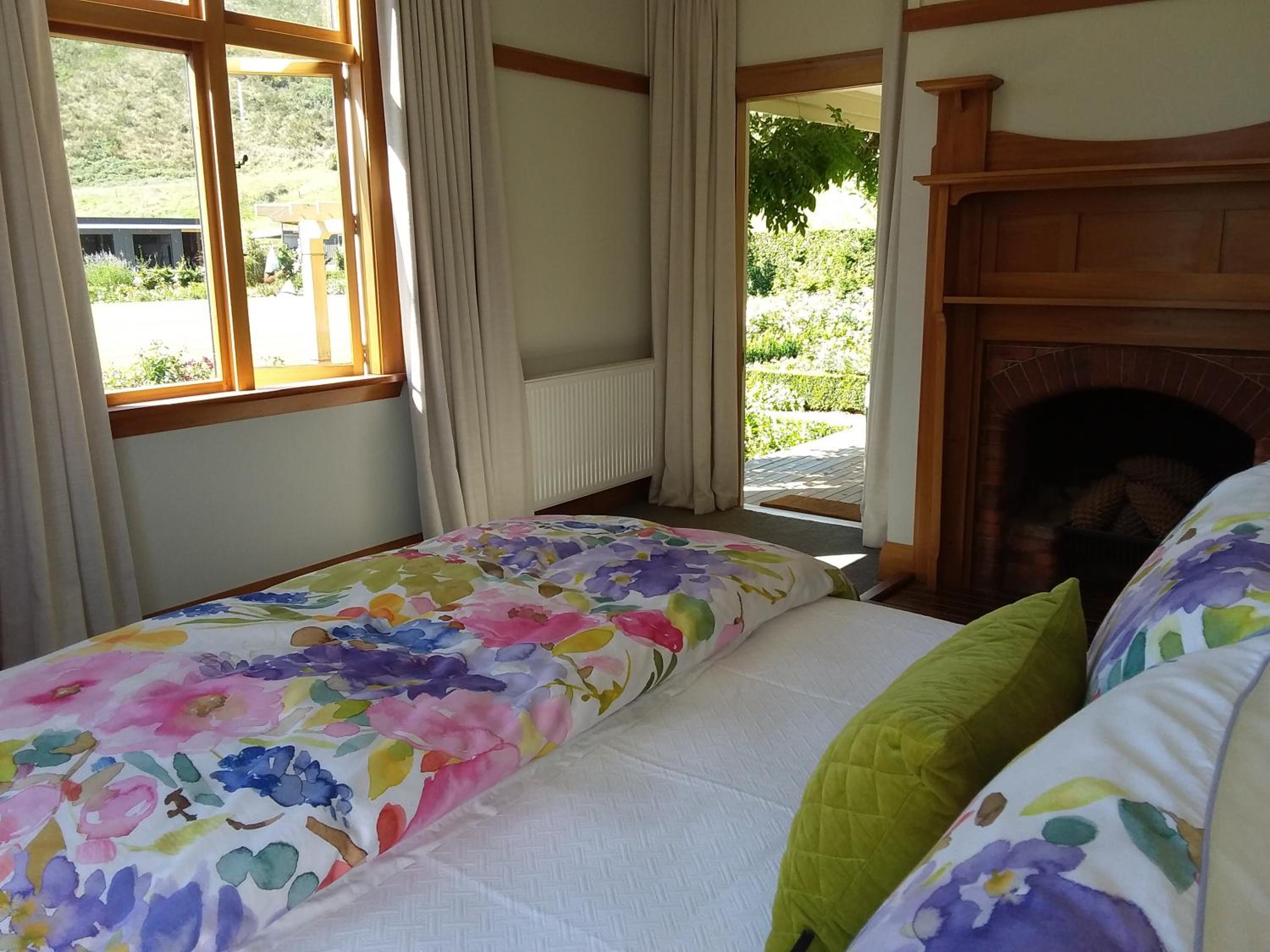 Queen Room with Garden View photo 2