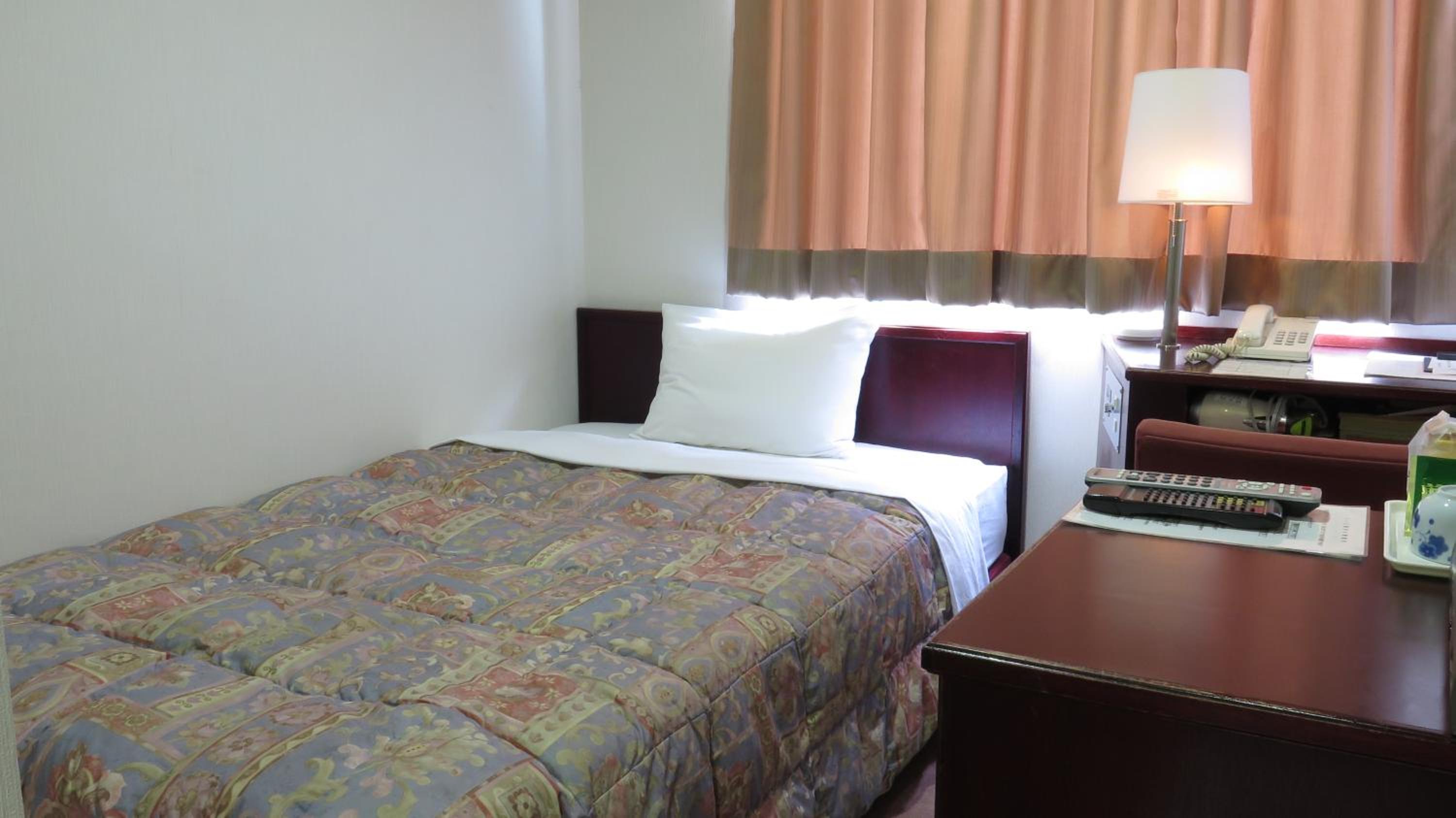 Small Double Room - Smoking - Photo 5