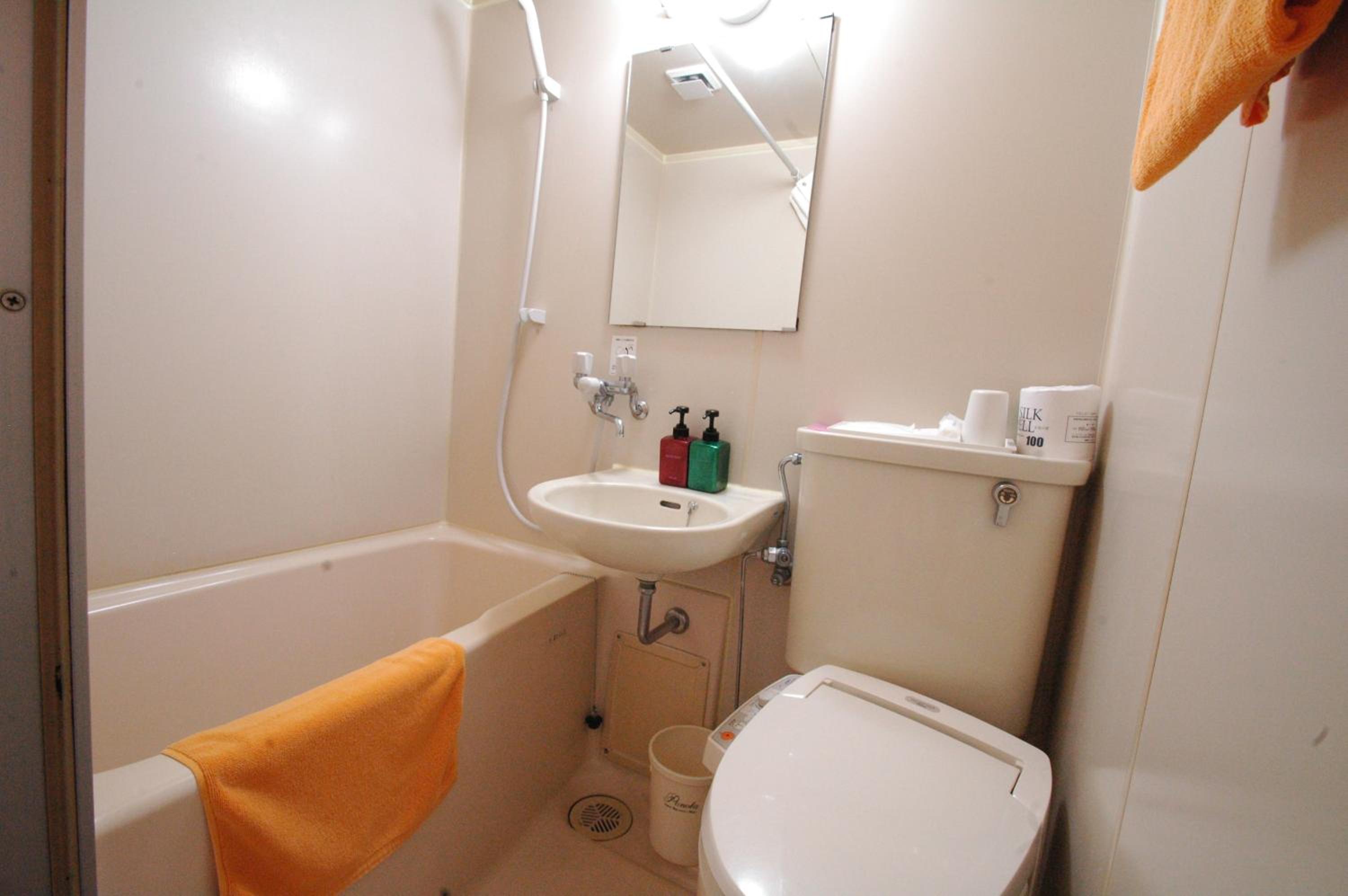 Small Double Room - Smoking - Photo 3