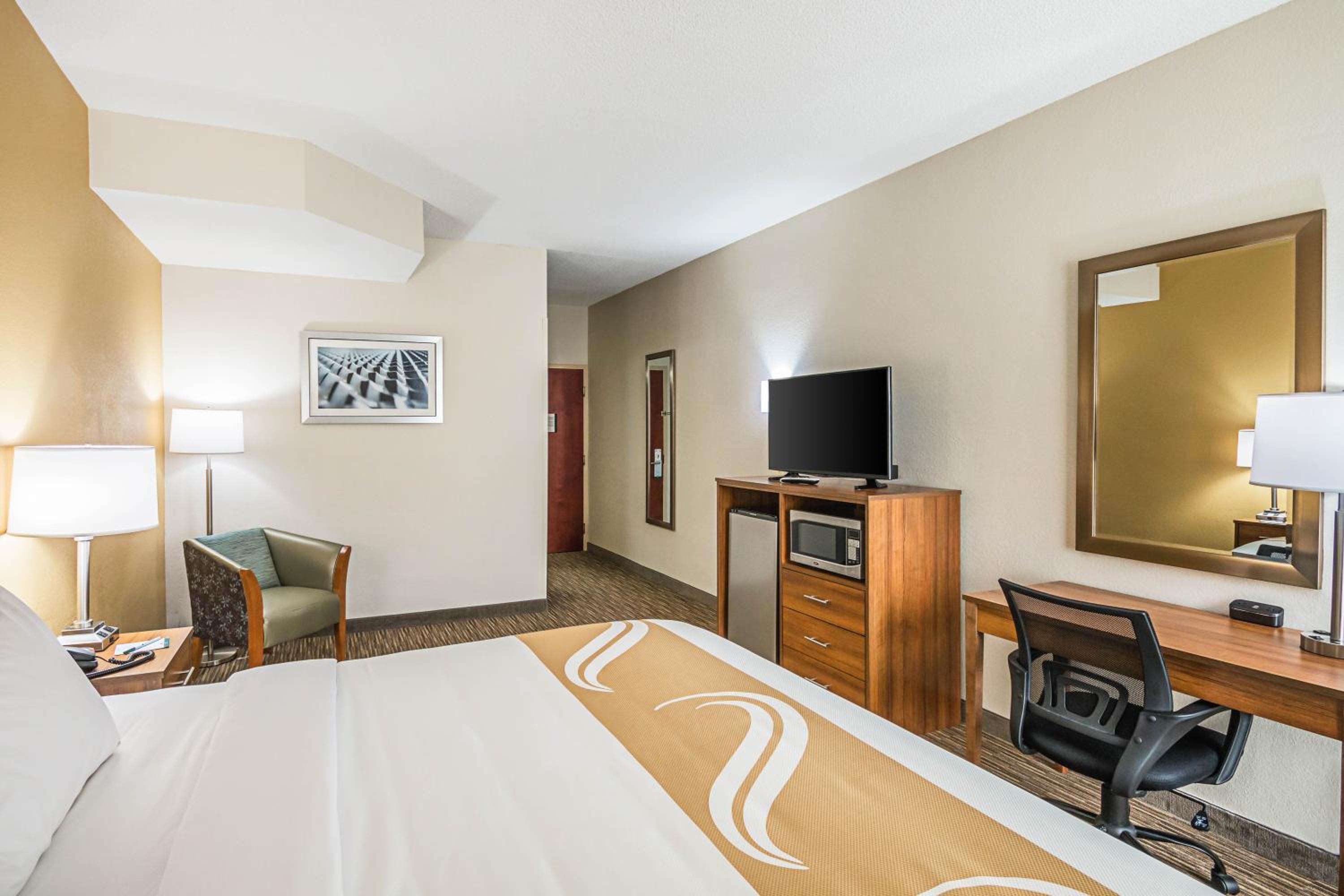 King Room - Non-Smoking photo 3