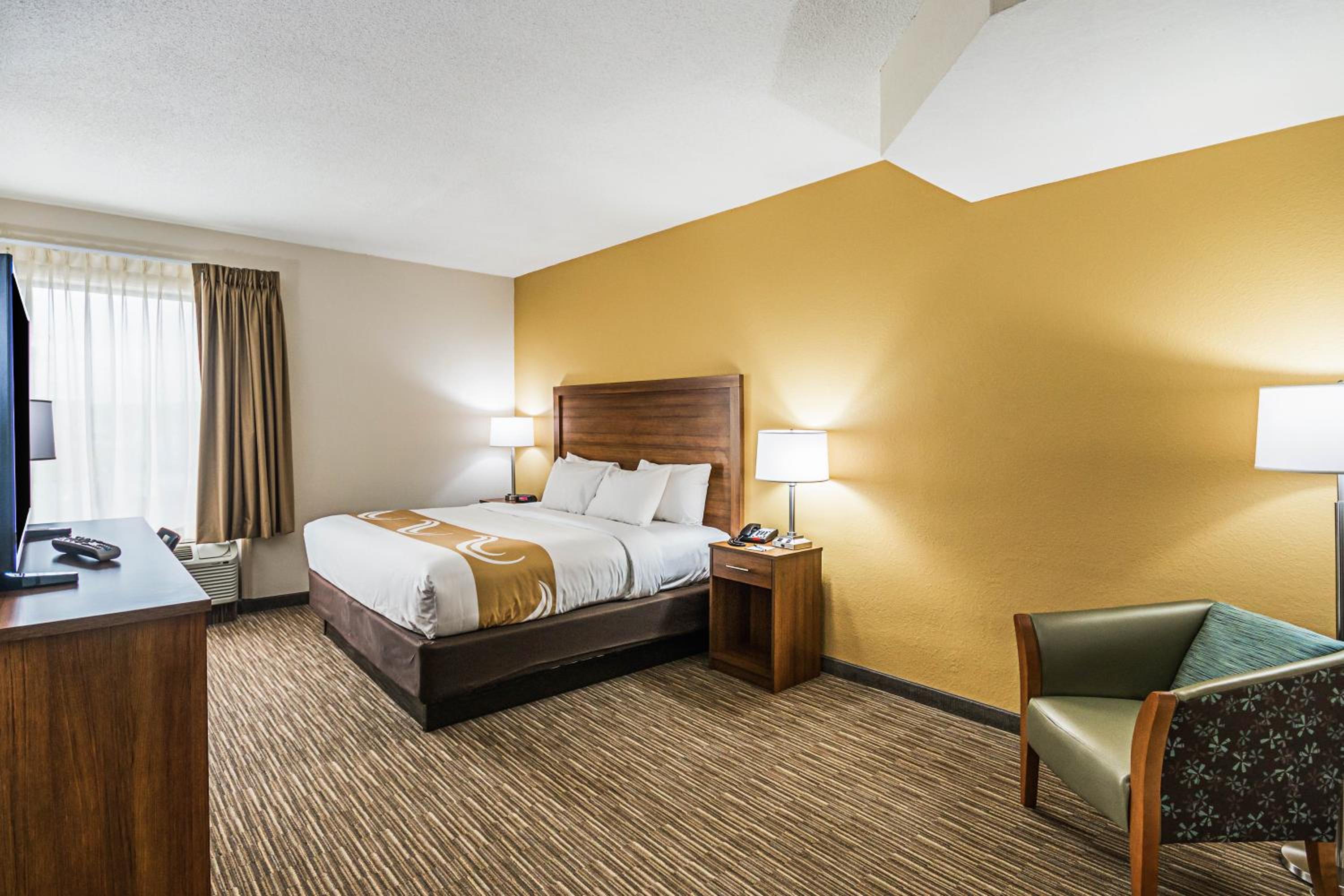 King Room - Non-Smoking photo 2