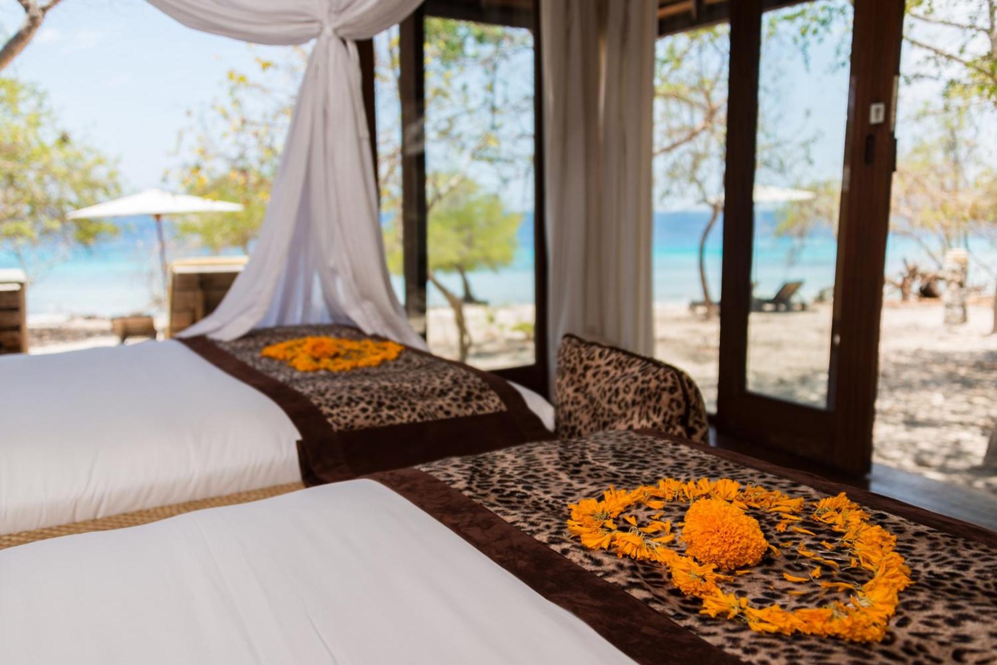 Two Bedroom Beachfront Villa - Photo 21