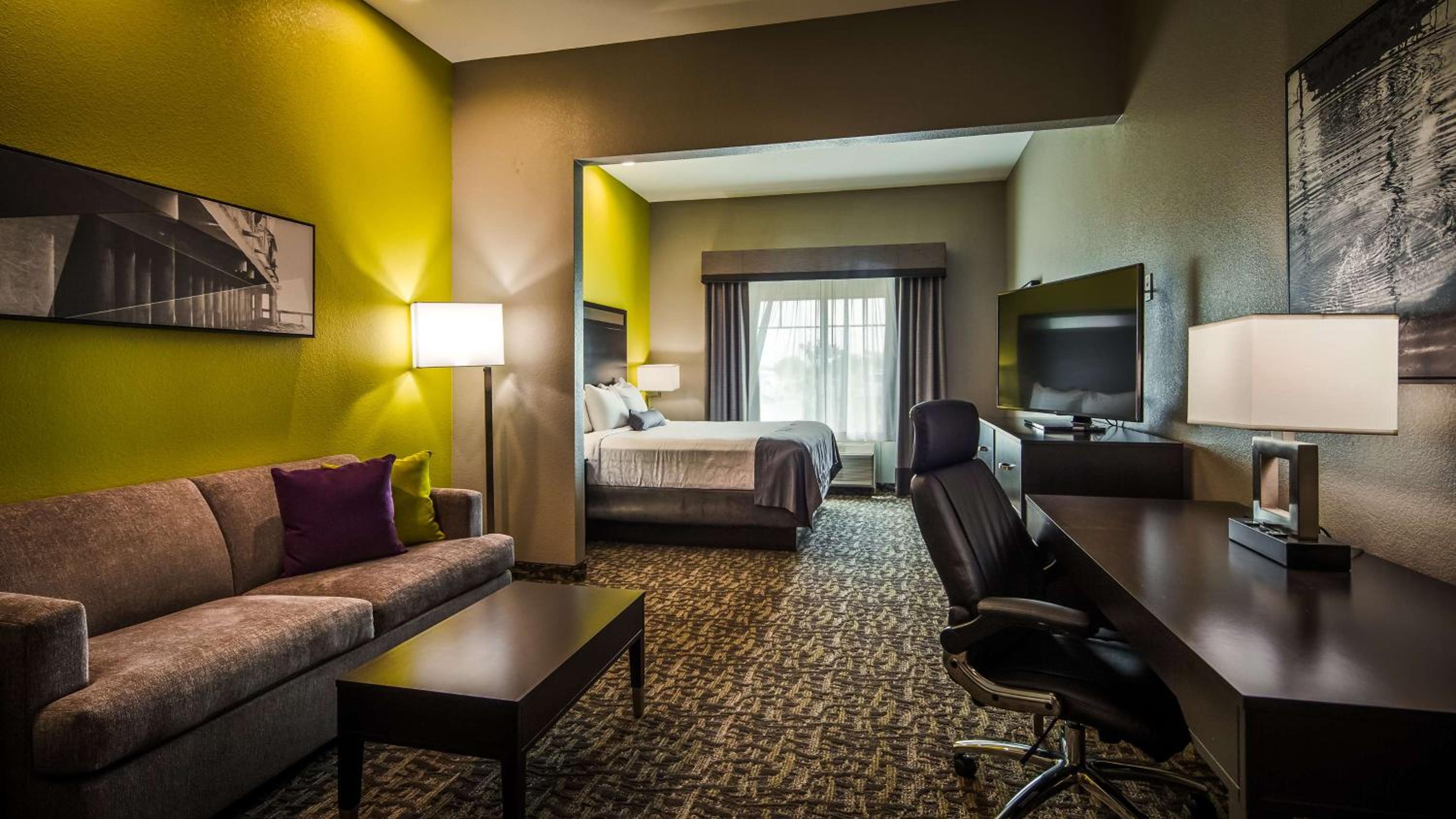 King Suite with Sofa Bed - Non Smoking photo 1