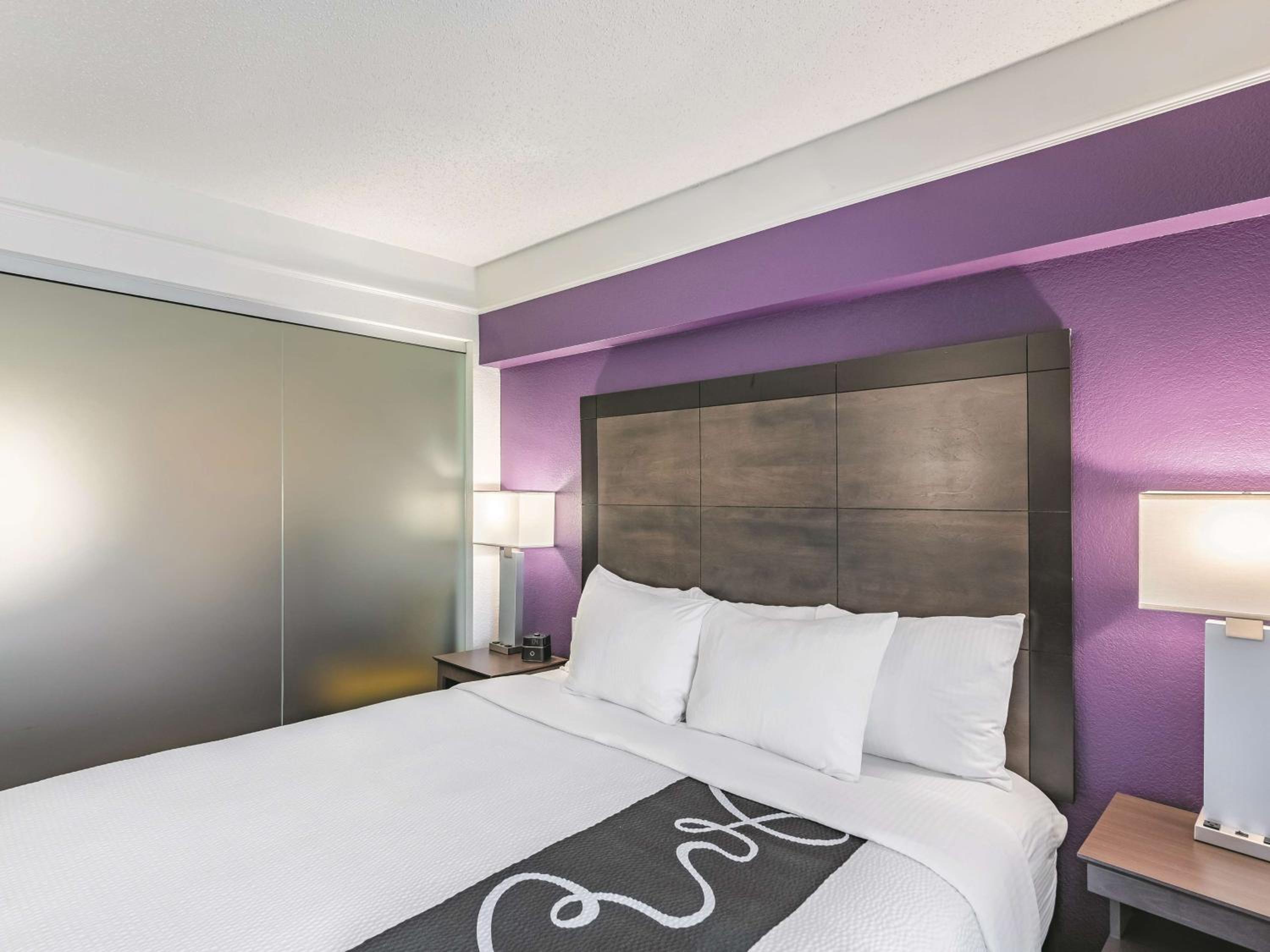 One-Bedroom King Suite - Non-Smoking - Photo 6