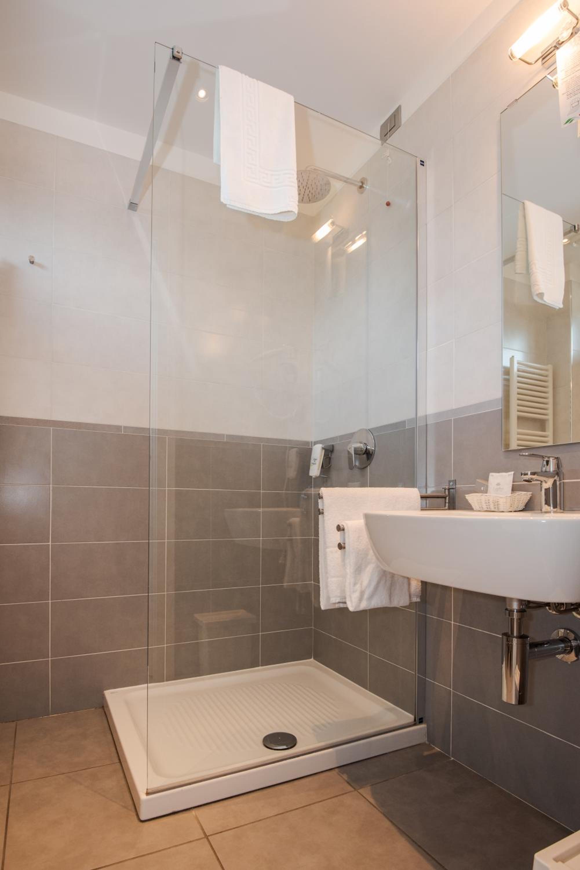 Standard Double Room with Mountain View photo 3