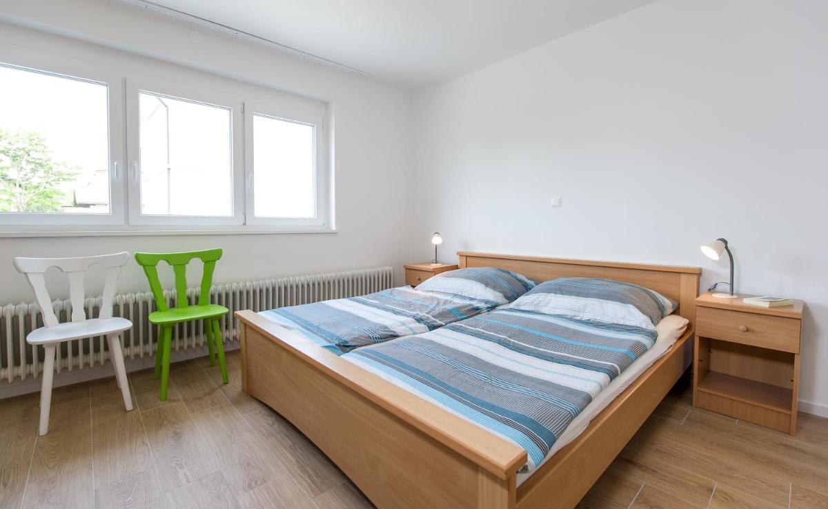 One-Bedroom Apartment photo 2