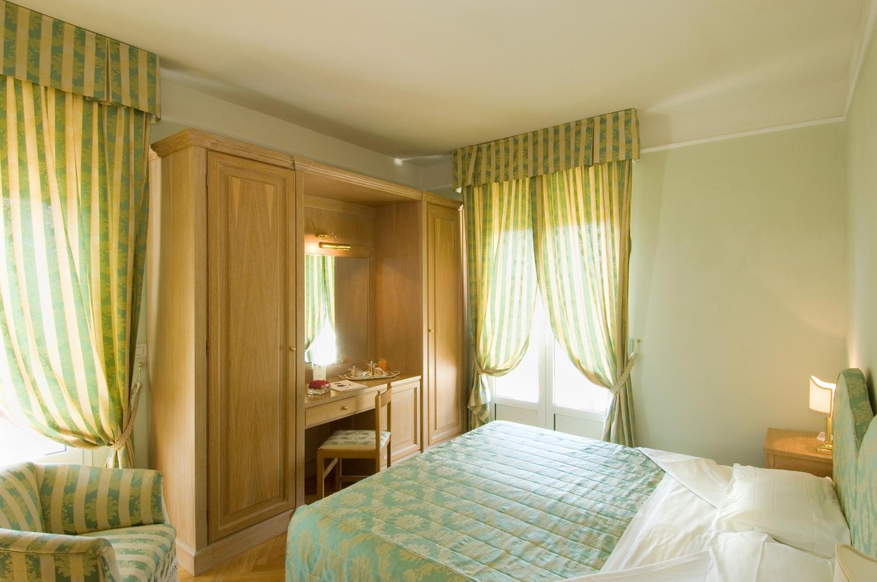 Deluxe Double or Twin Room - Photo 6