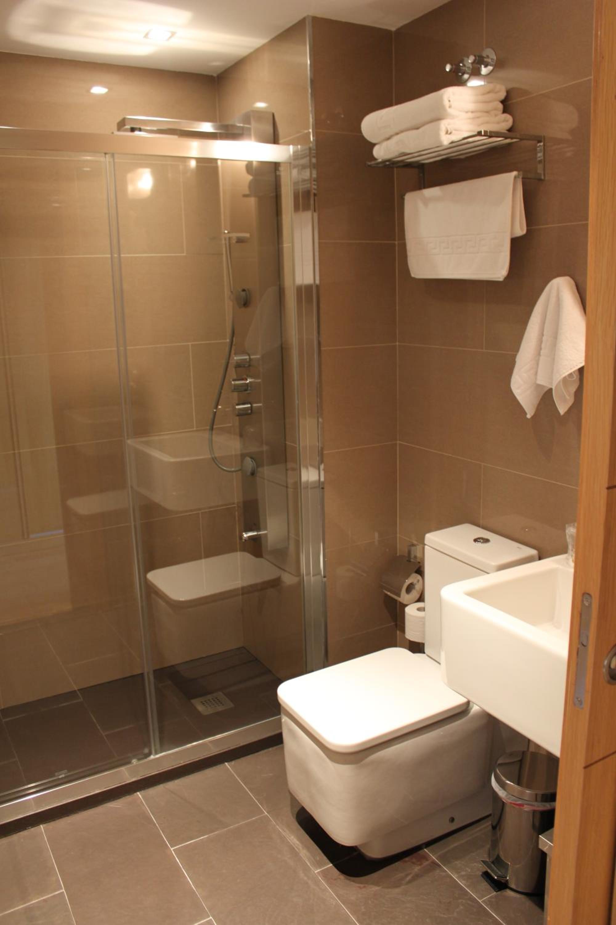Double or Twin Room - Photo 15