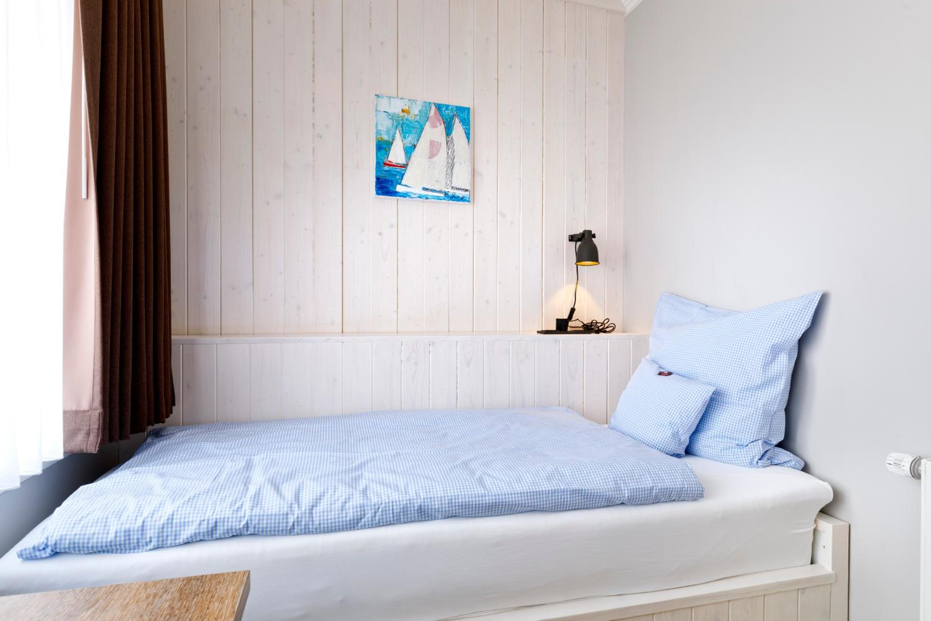 Single Room with Private Bathroom photo 1