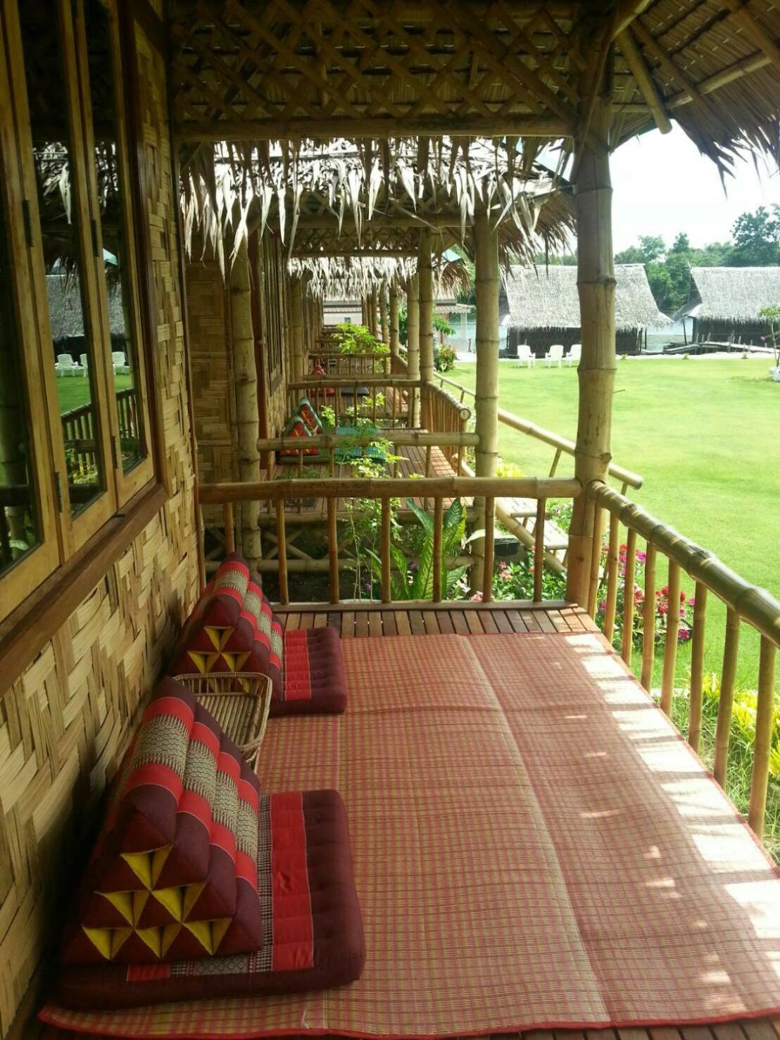 Hut with River View photo 3
