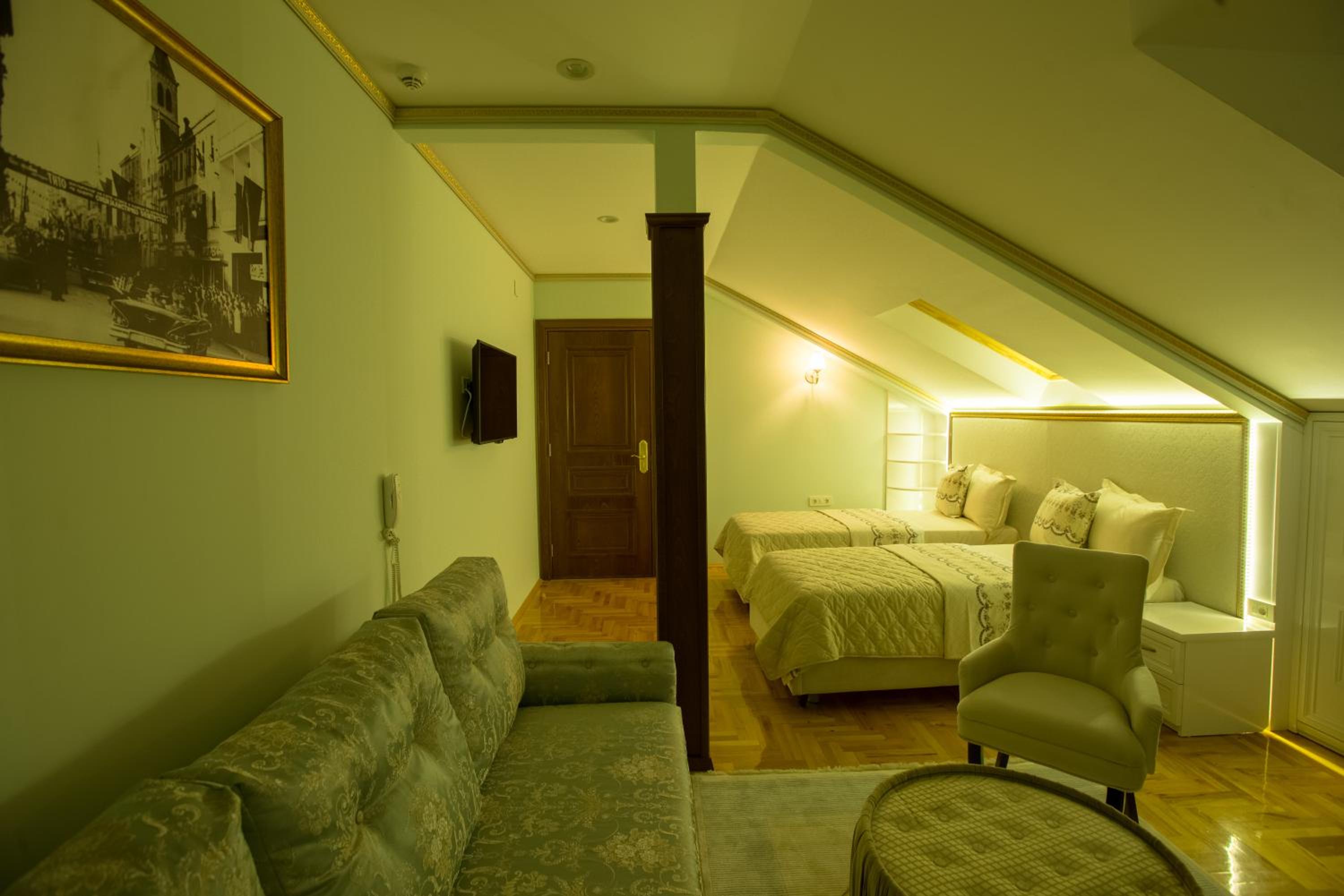 Large Twin Room photo 1