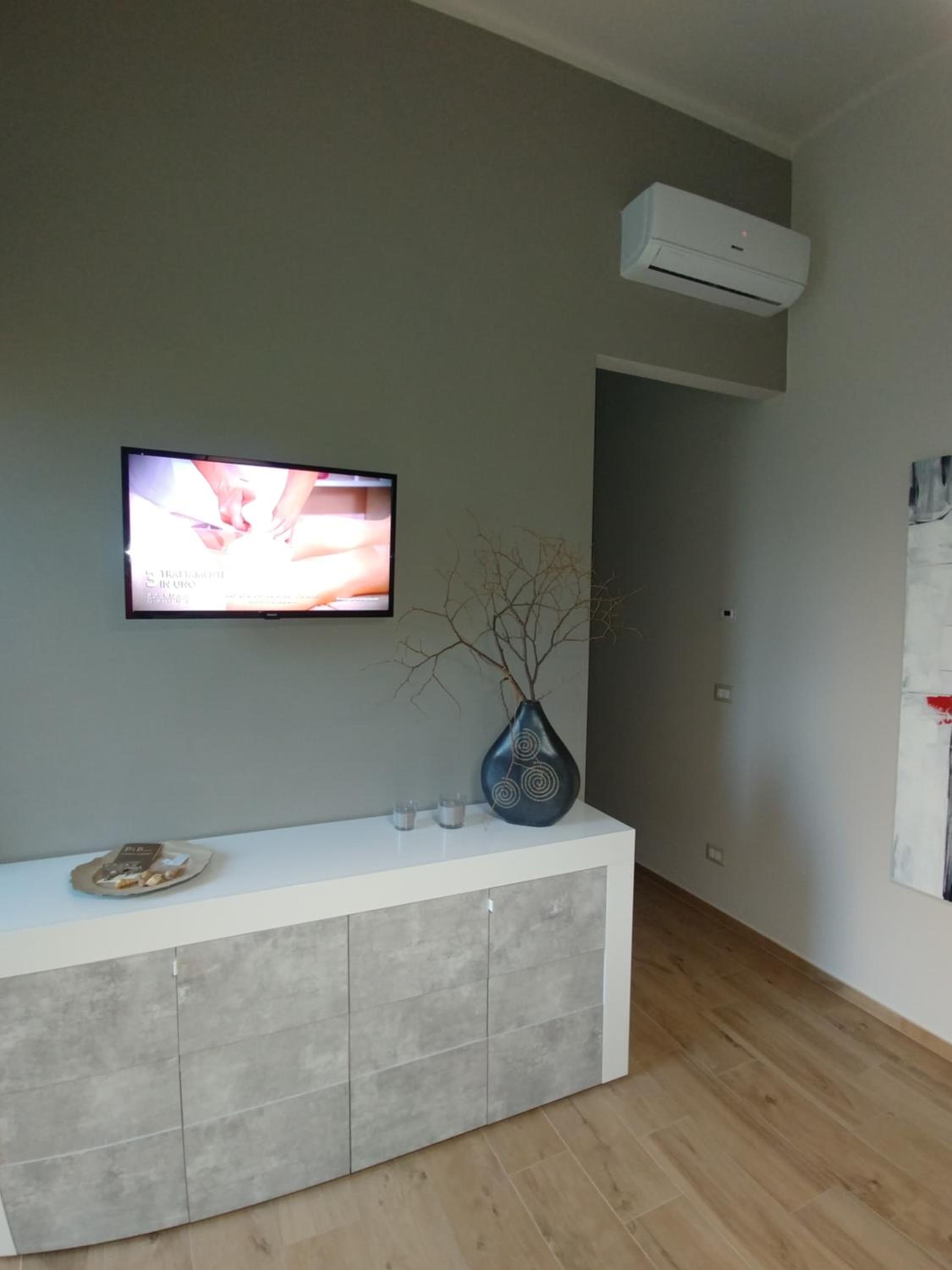 Deluxe Queen Suite - Photo 20