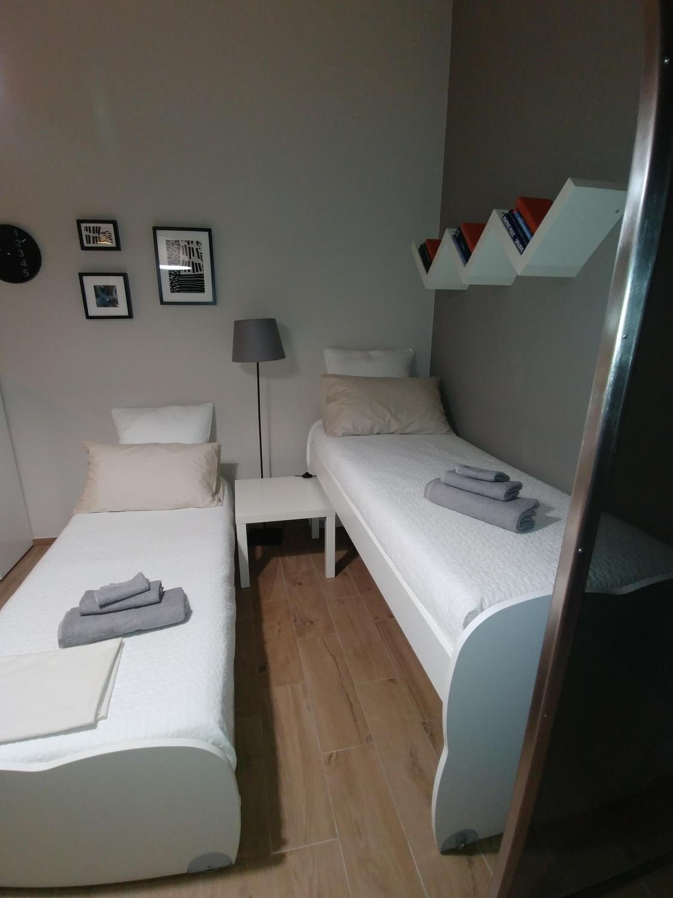 Deluxe Queen Suite - Photo 2