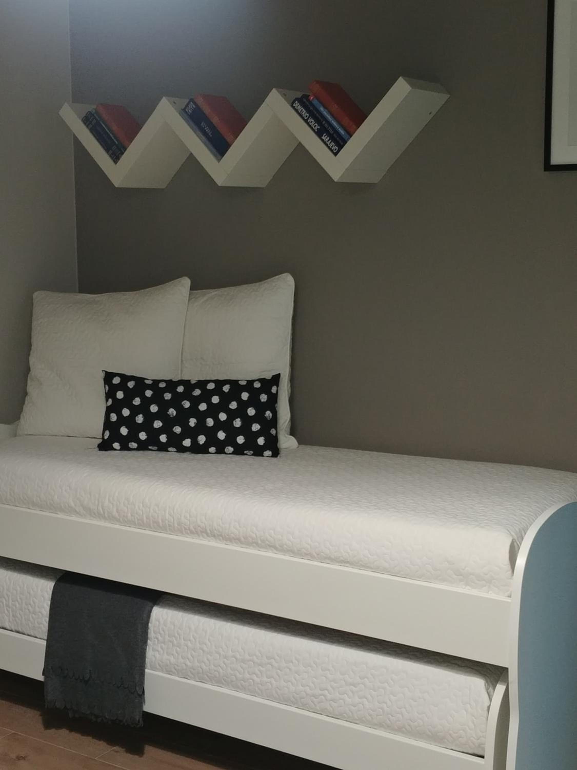 Deluxe Queen Suite - Photo 3
