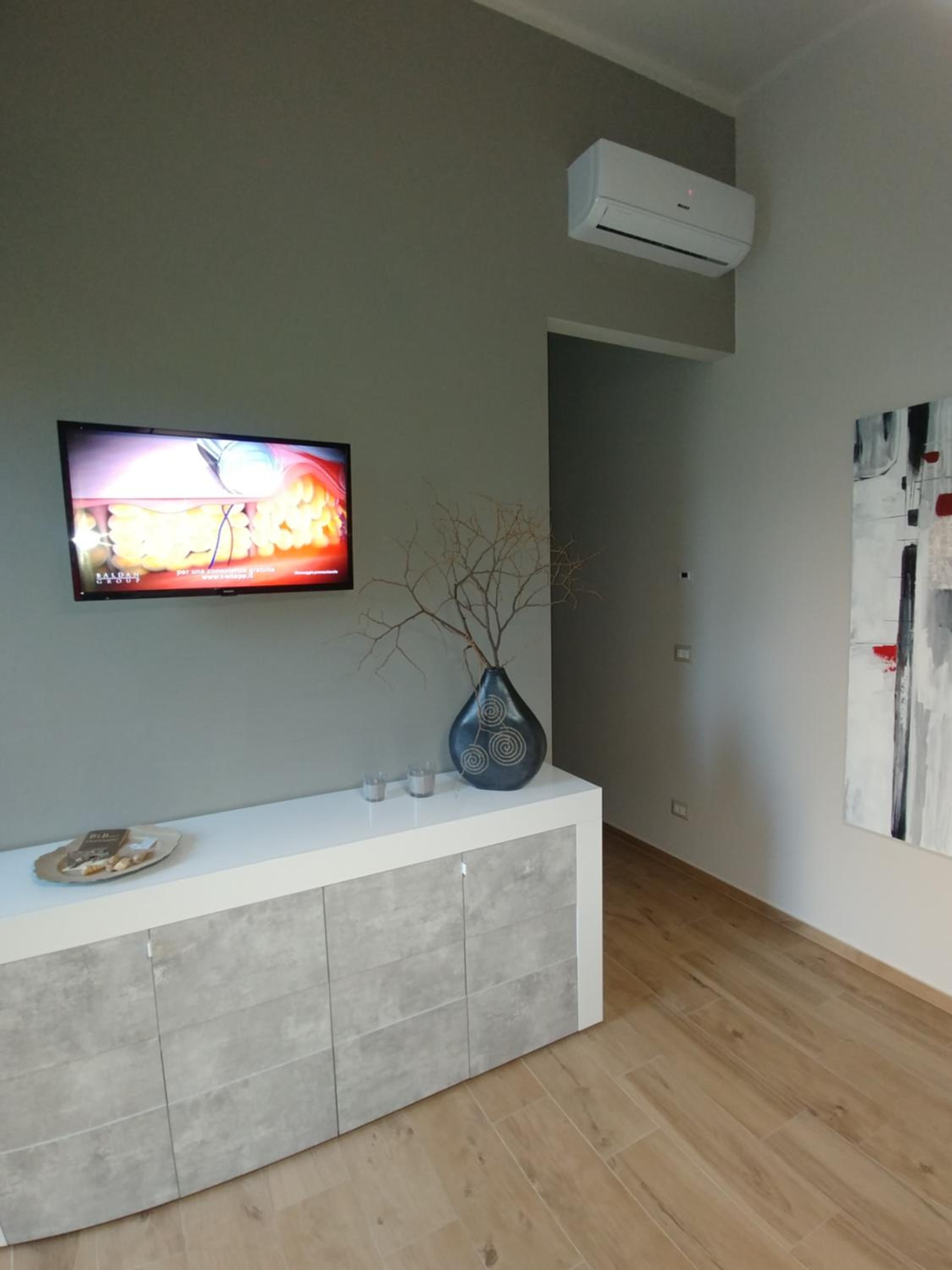 Deluxe Queen Suite - Photo 5