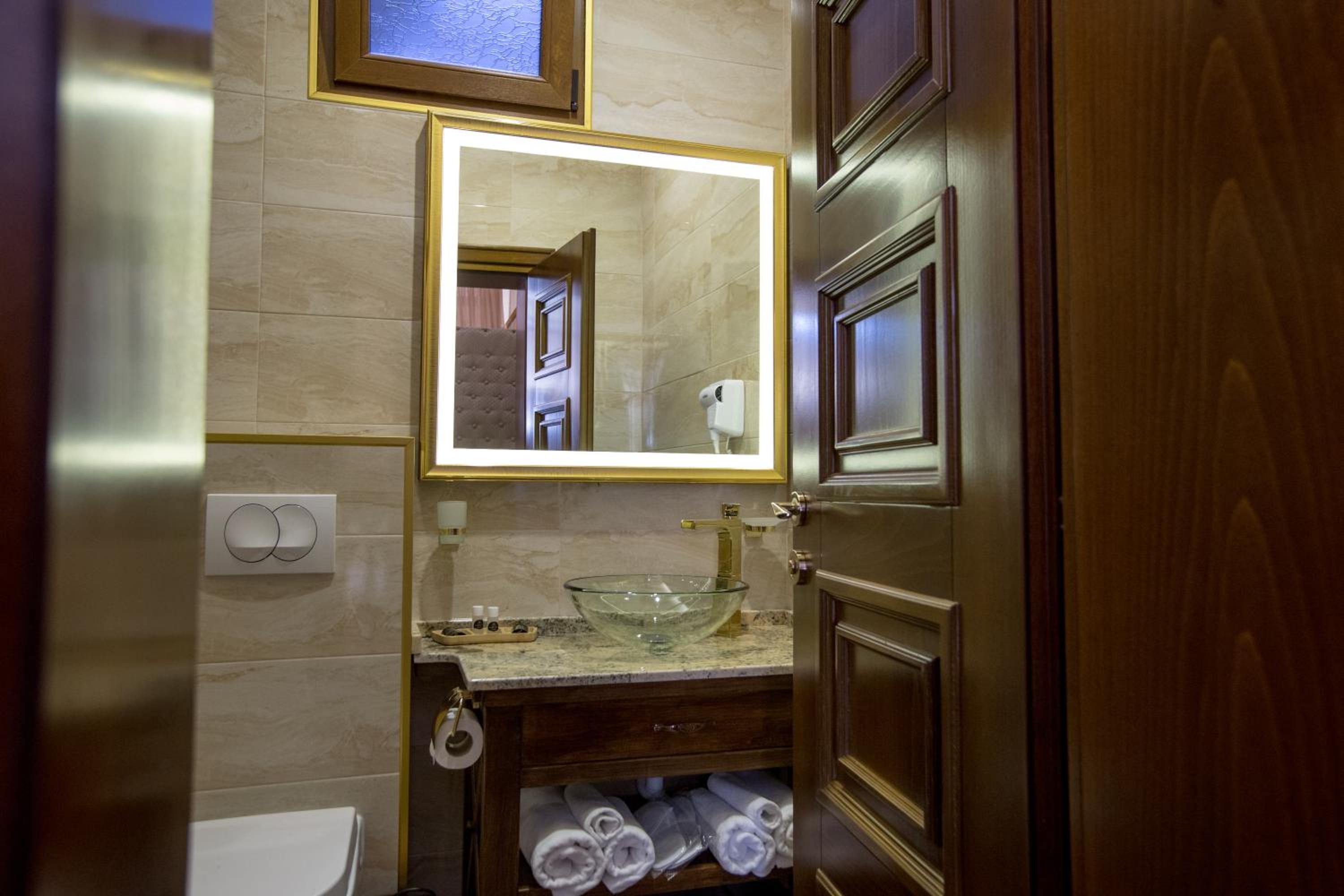 King Room with Balcony photo 2
