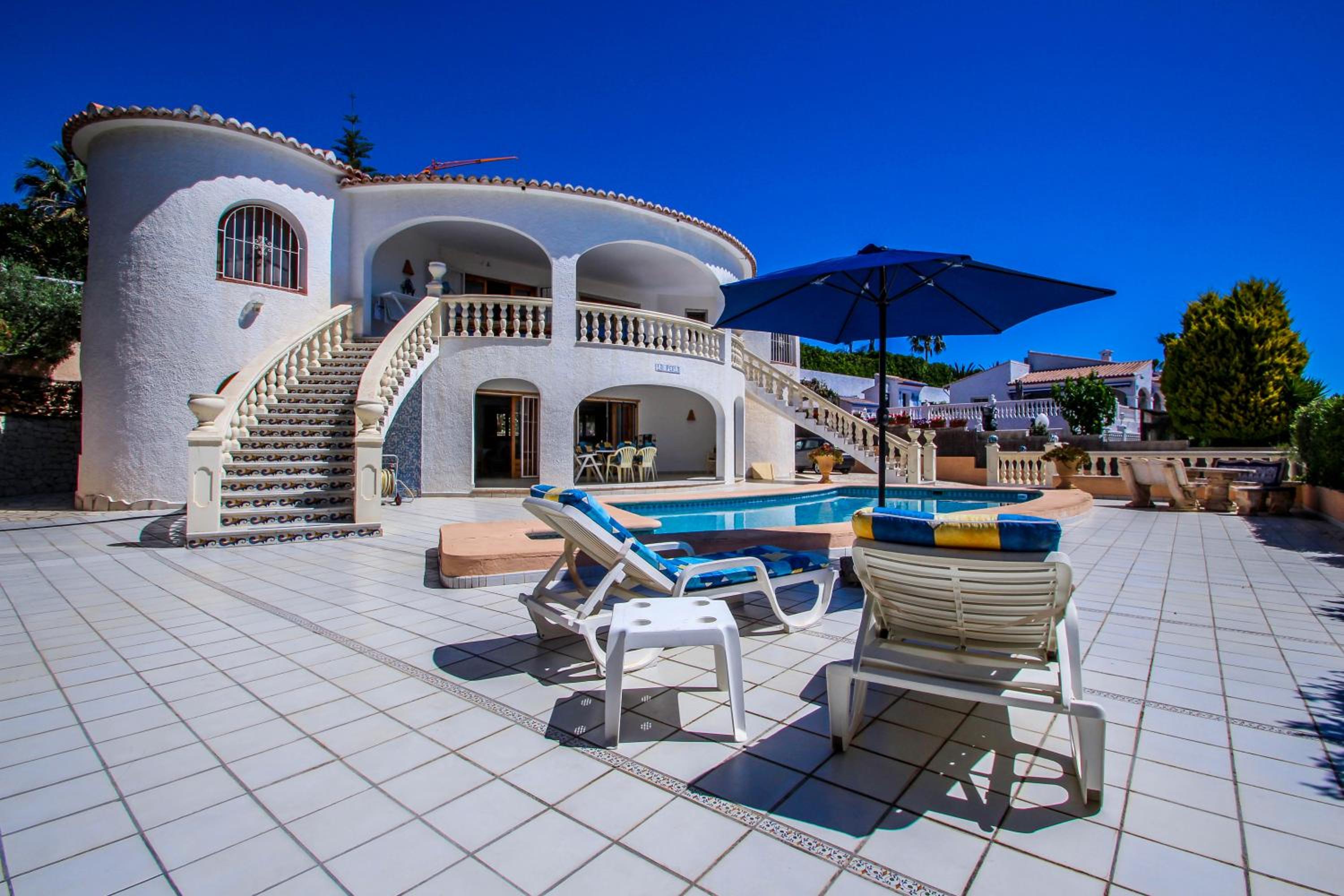 Villa photo 2