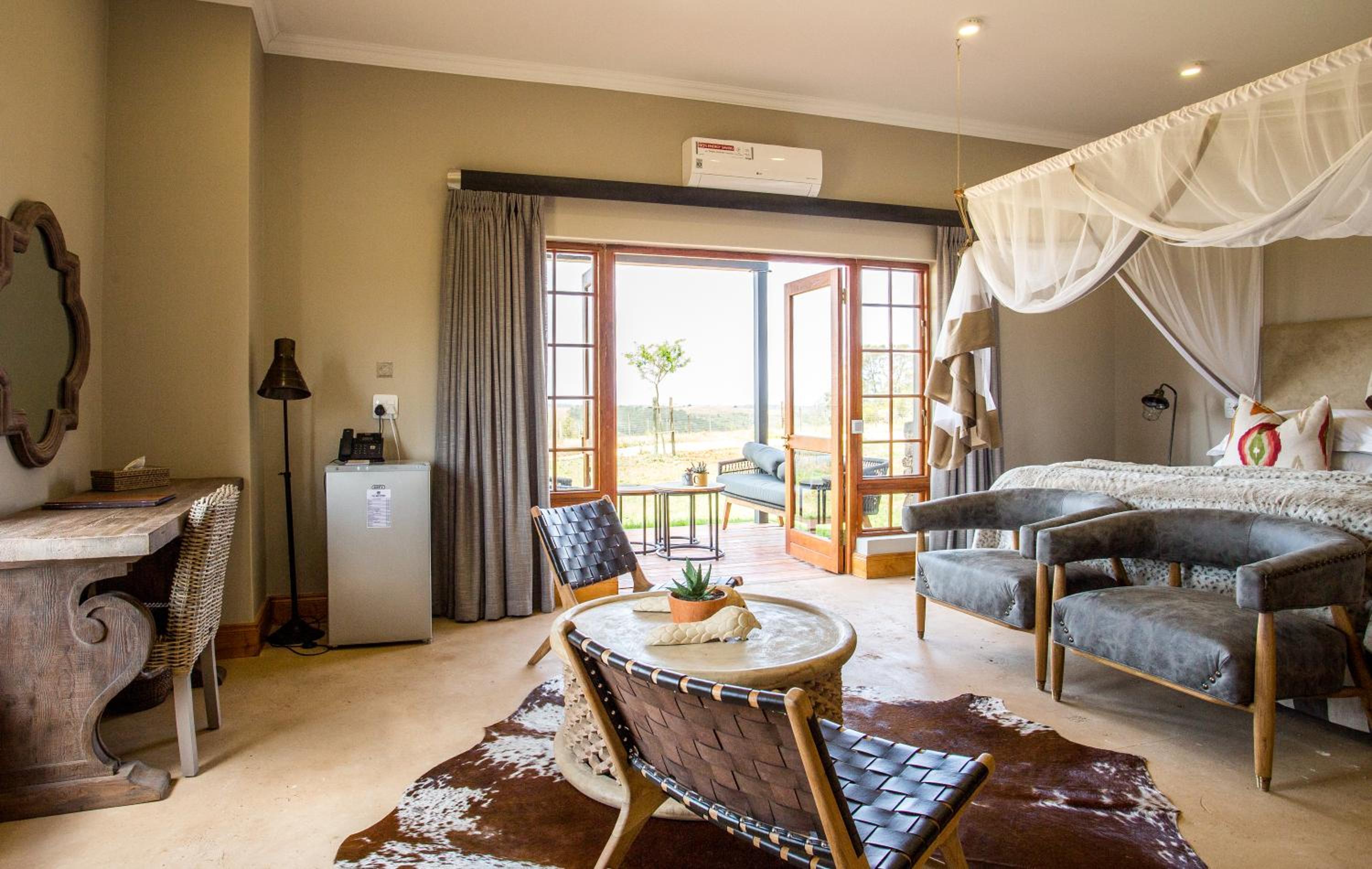 Family Room  Includes 2 Game Drives photo 1
