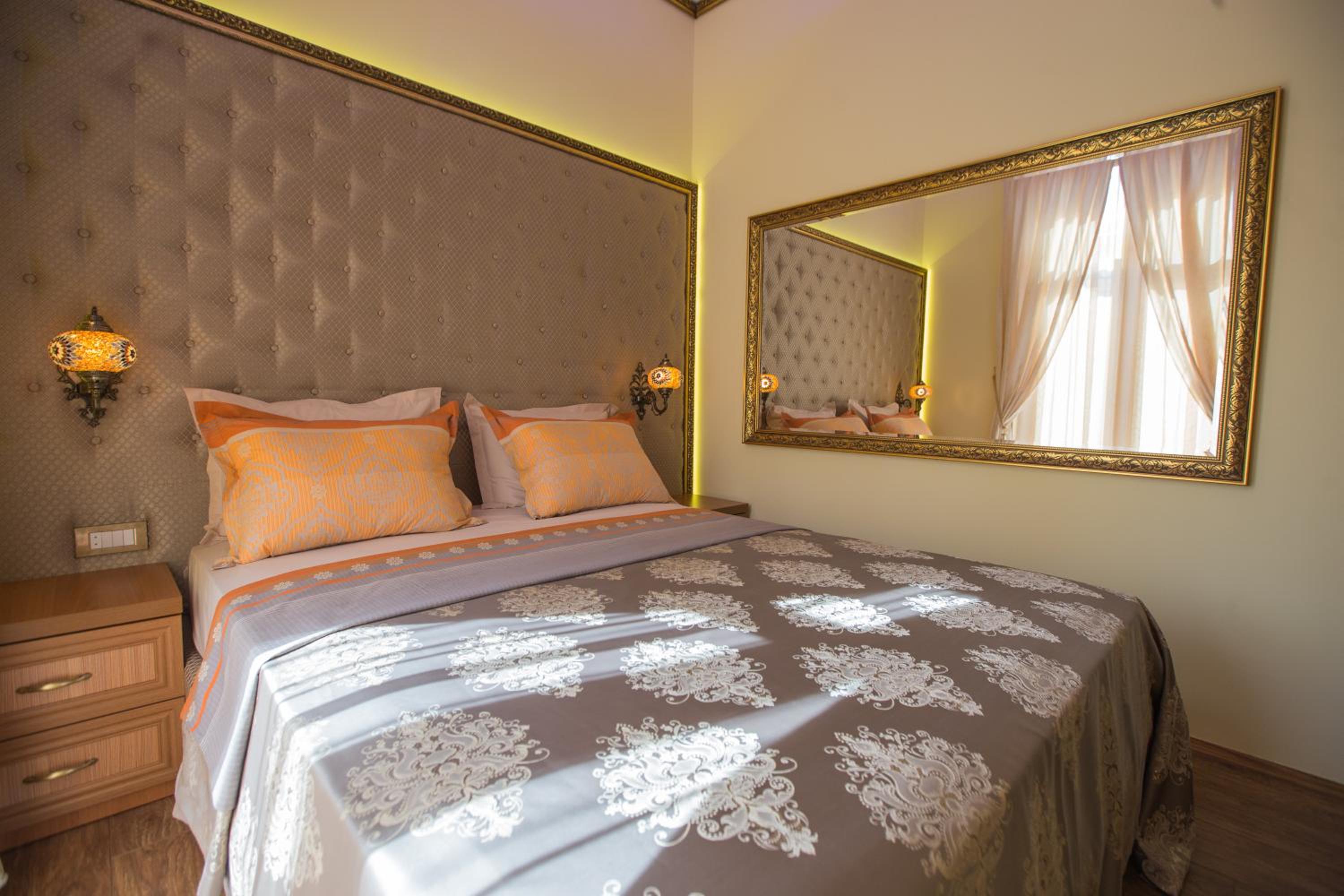 Deluxe Double Room with Balcony photo 3