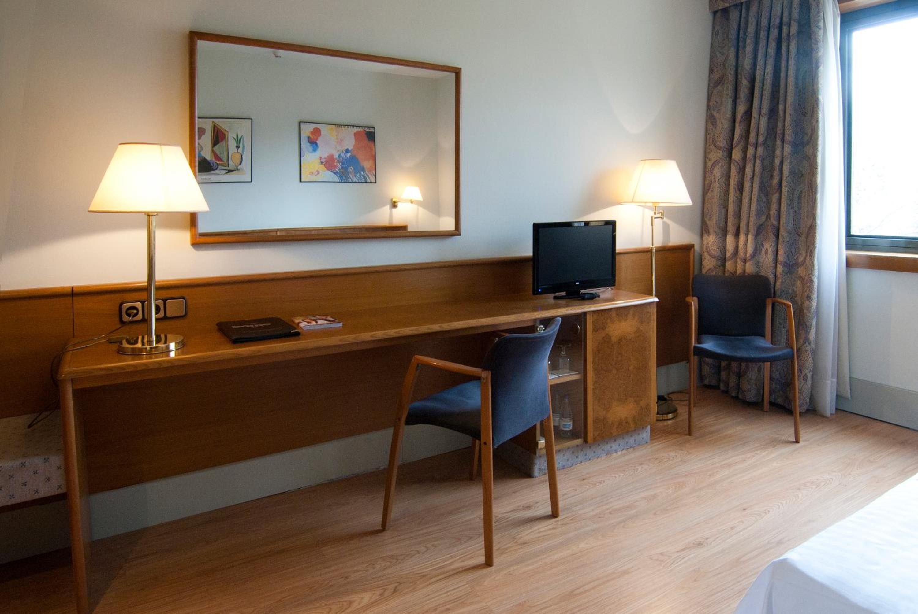 Twin Room with Sofa Bed (2 Adults + 1 Child) photo 2