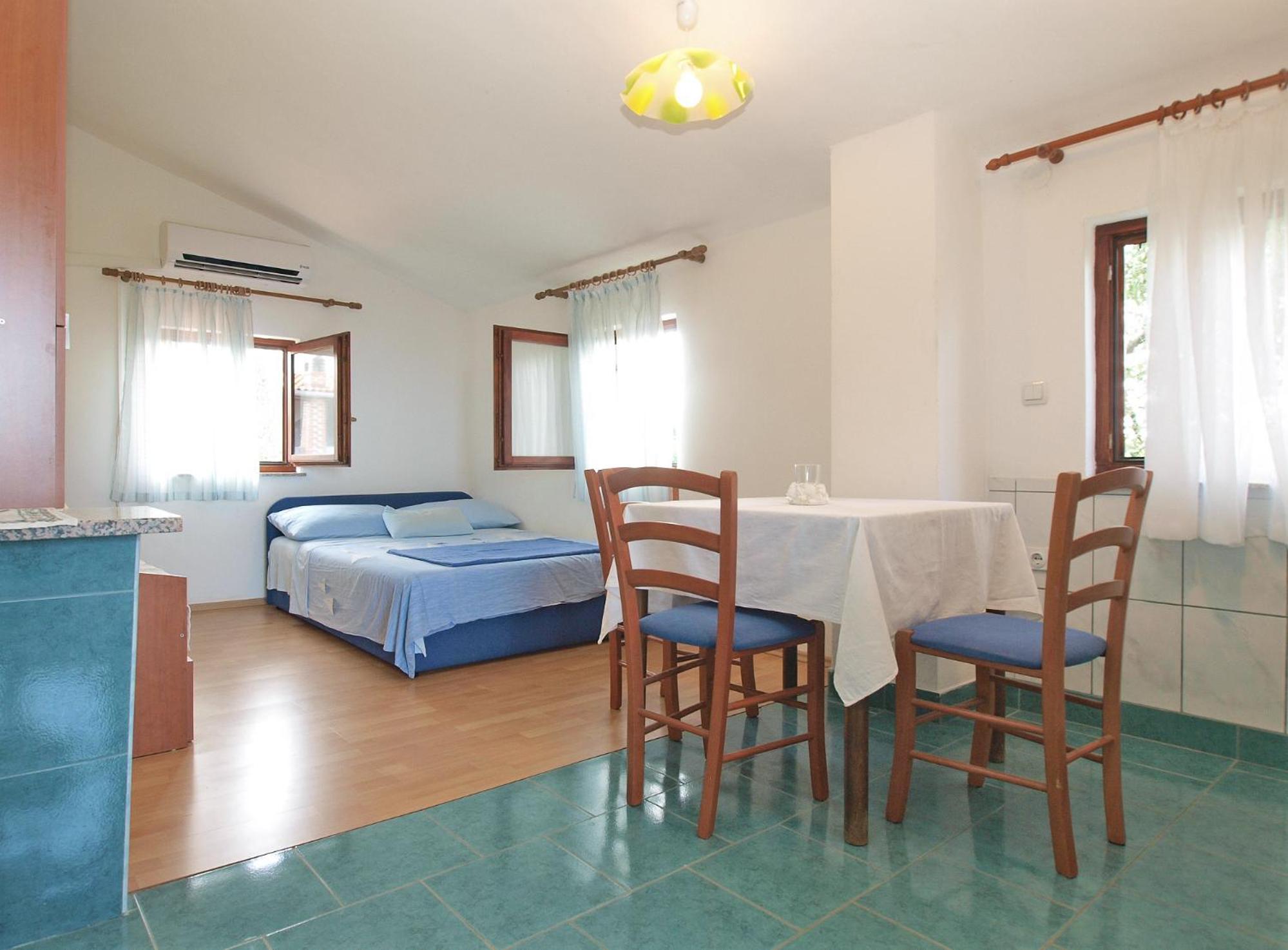 Studio Apartment photo 2