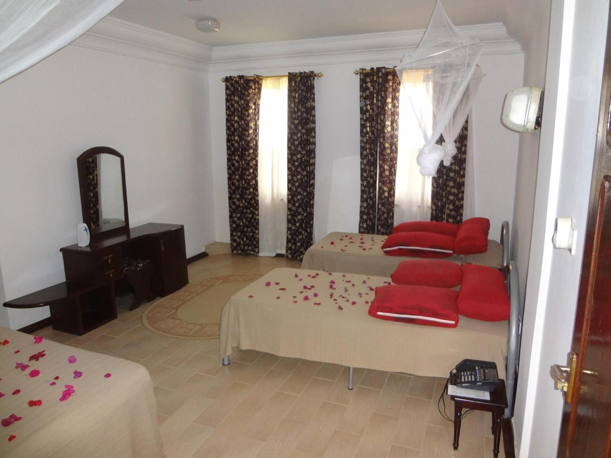 Apartment with Balcony photo 3
