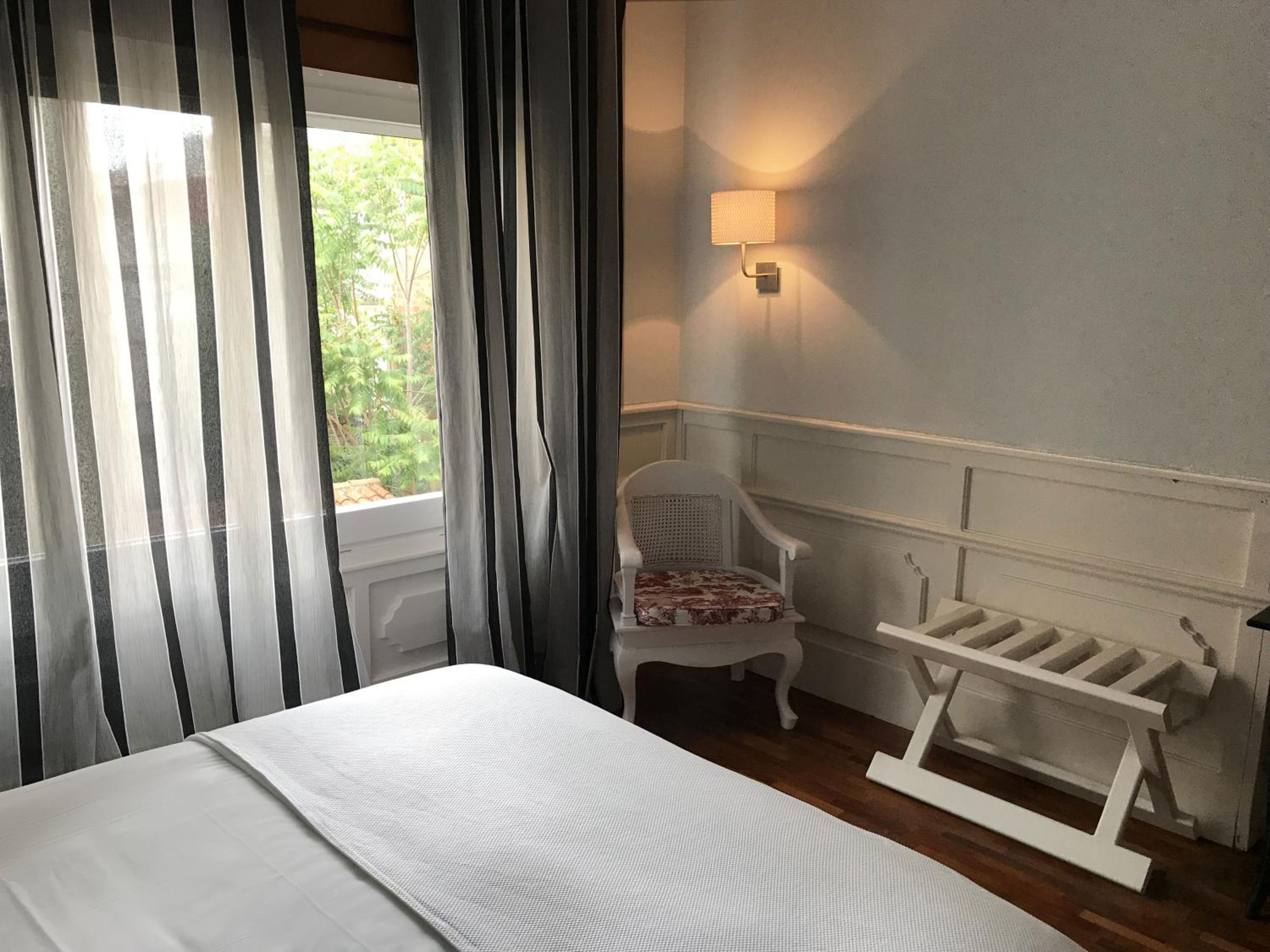Habitación Estándar con Cama Queen