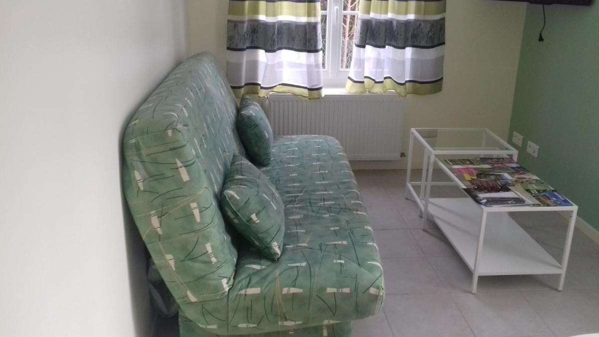 One-Bedroom House - Photo 2