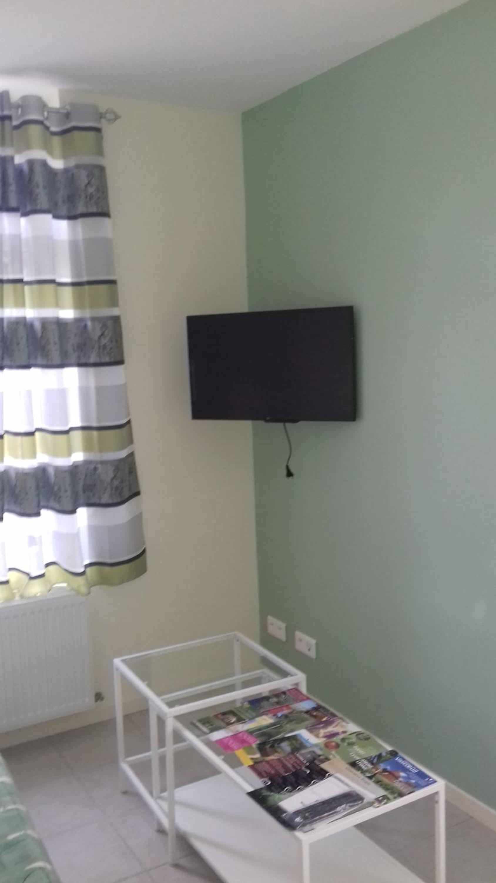 One-Bedroom House - Photo 5