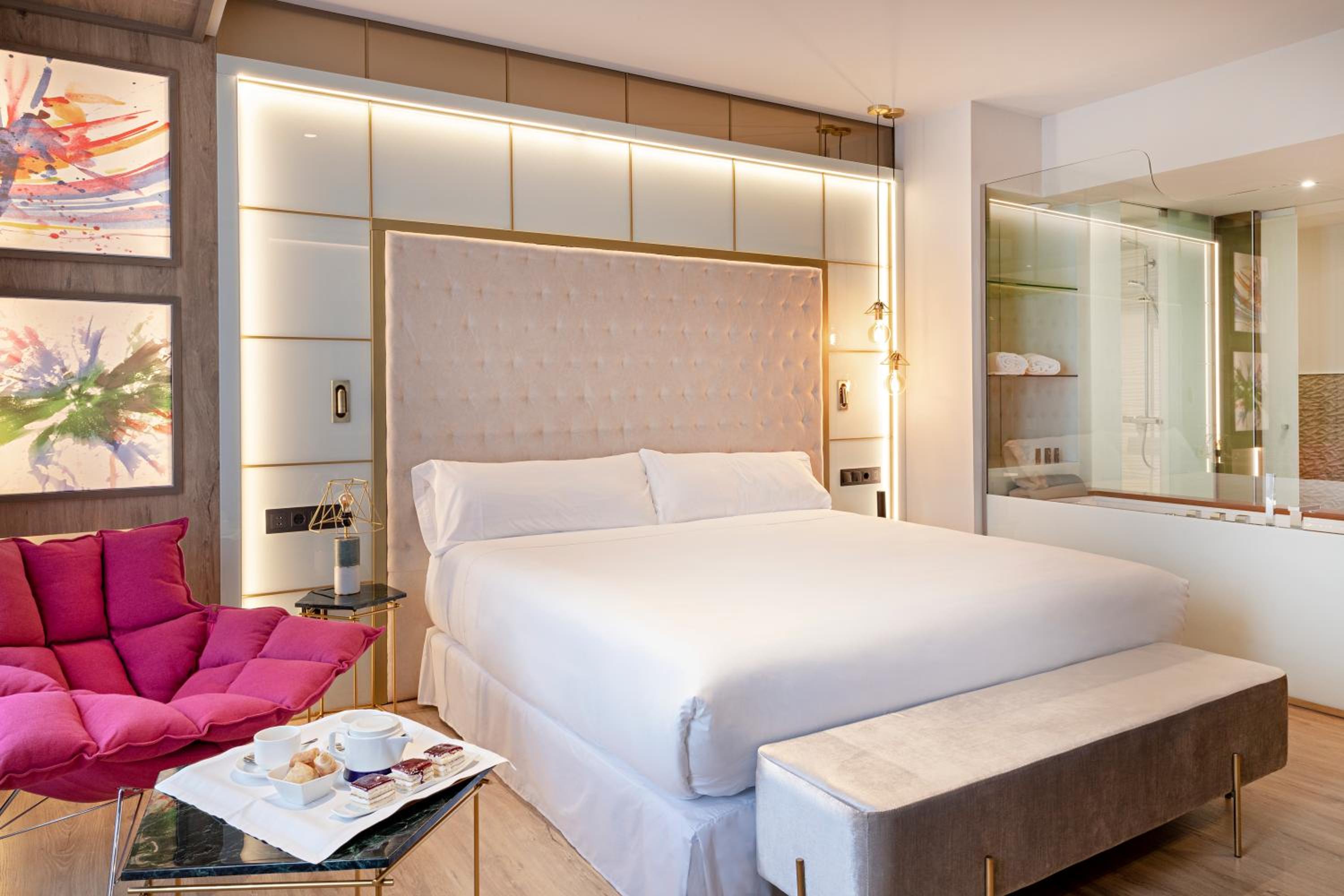 Habitación King con bañera de hidromasaje.