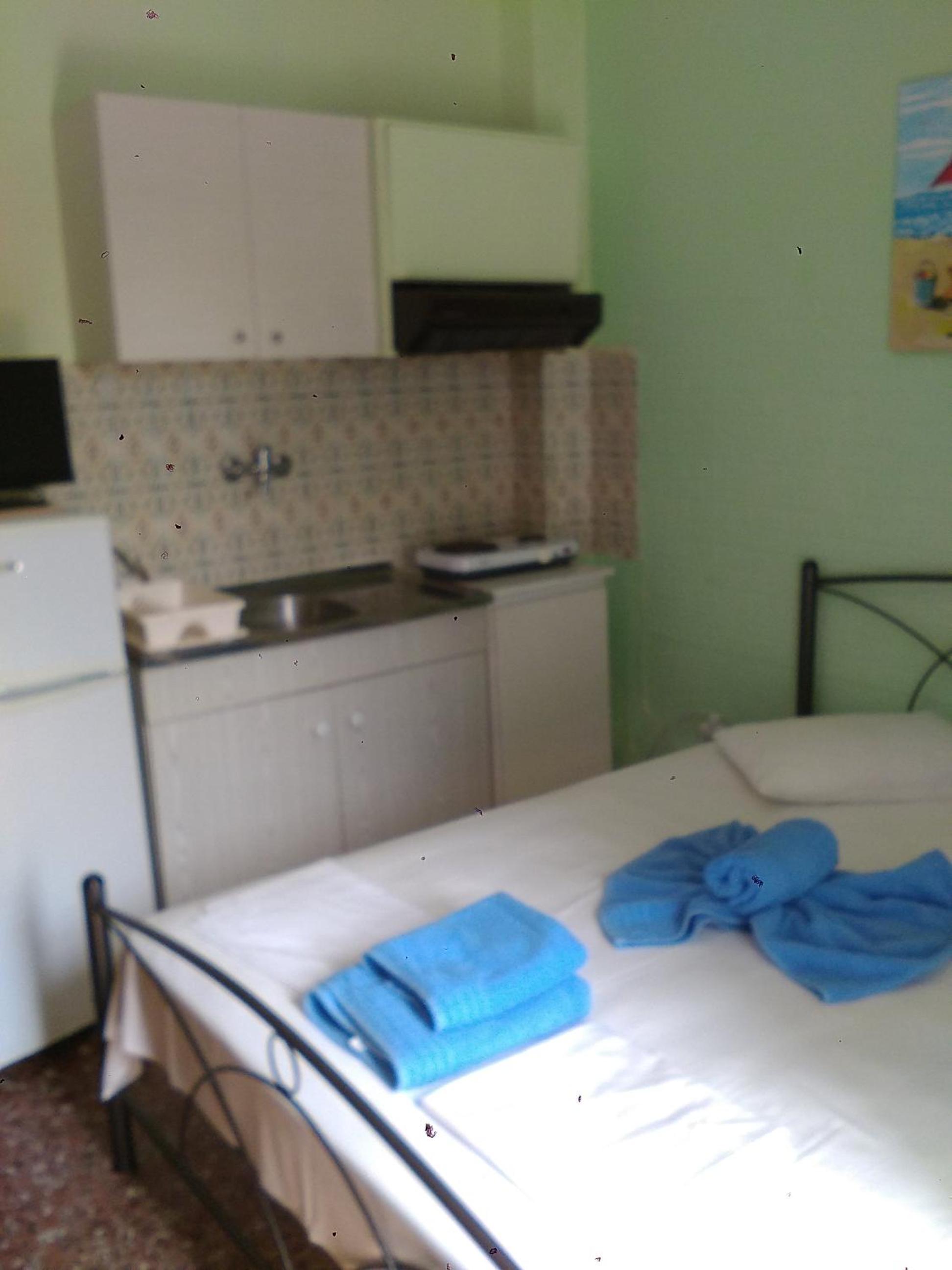 Studio (2 Adults) Double Bed - Photo 7