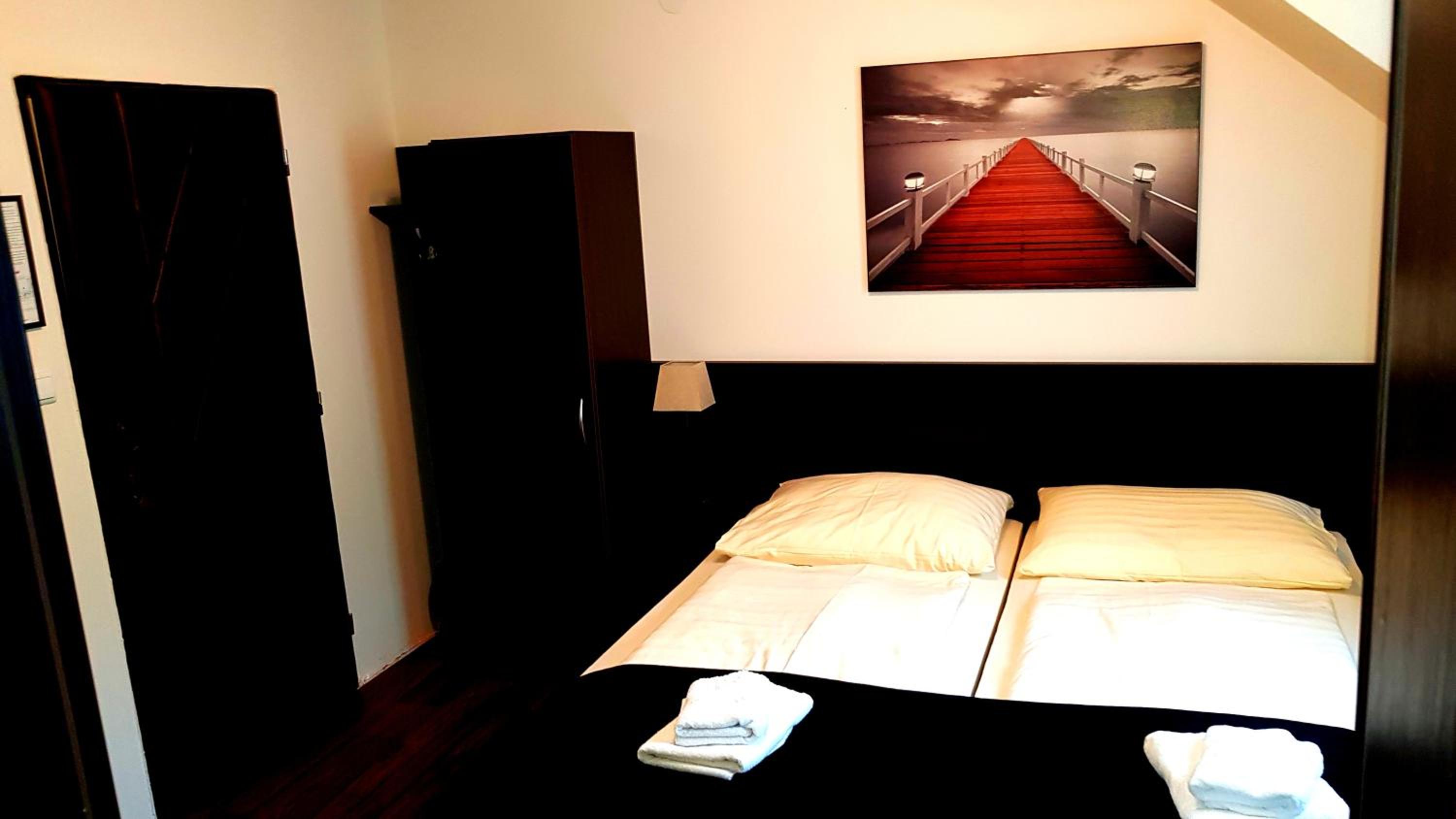 Deluxe Double Room - Photo 11