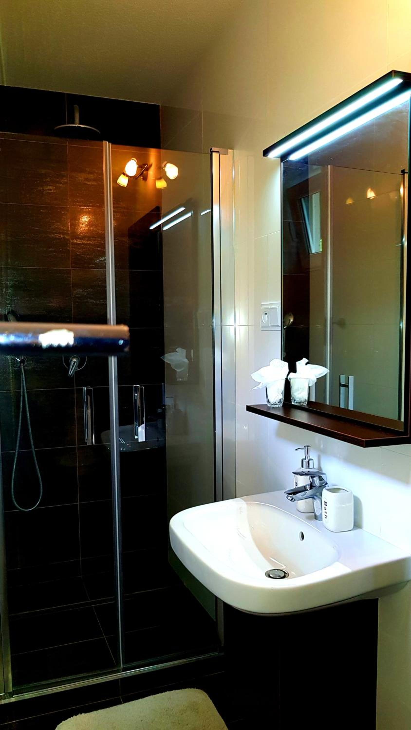 Deluxe Double Room - Photo 12