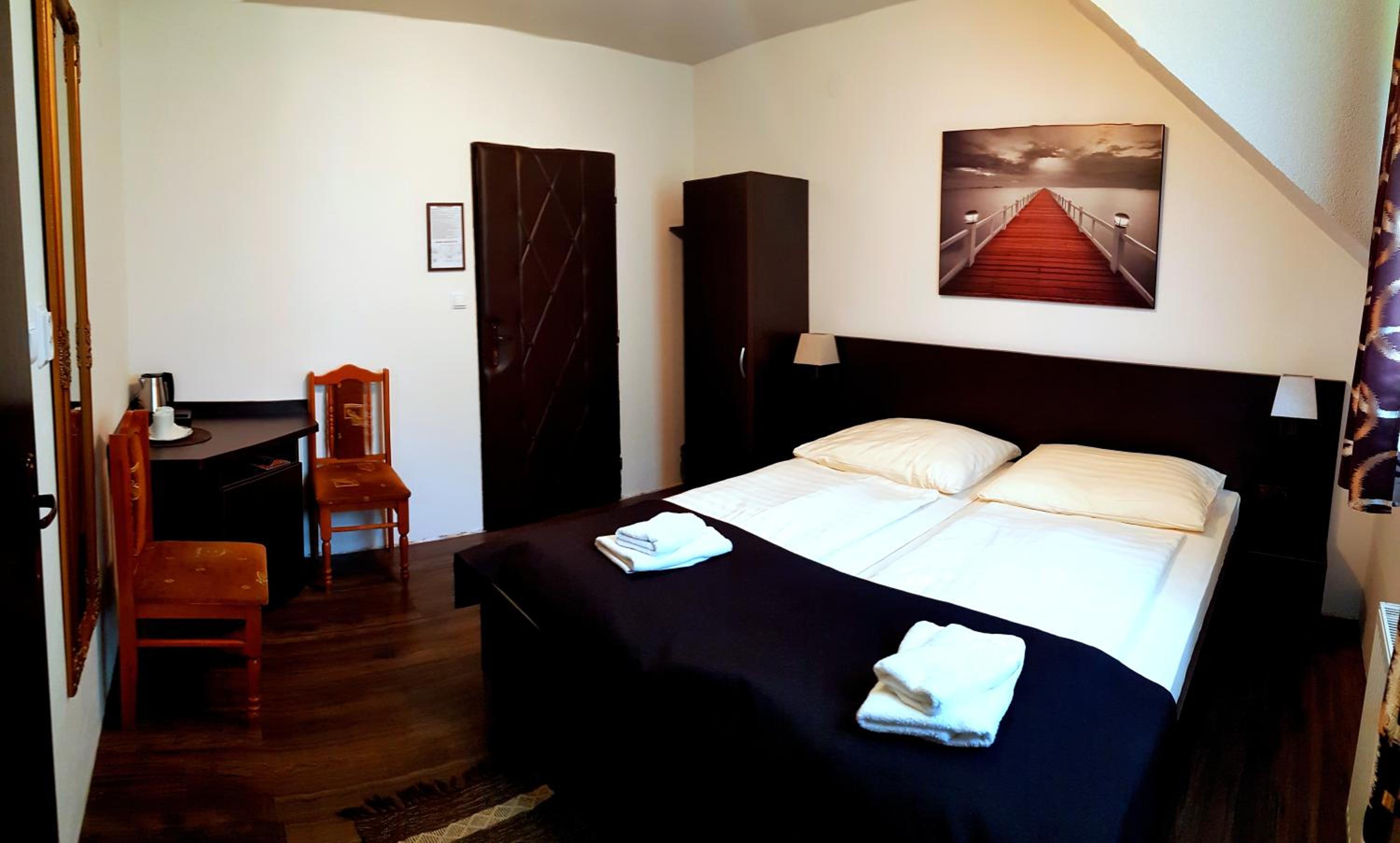 Deluxe Double Room - Photo 13
