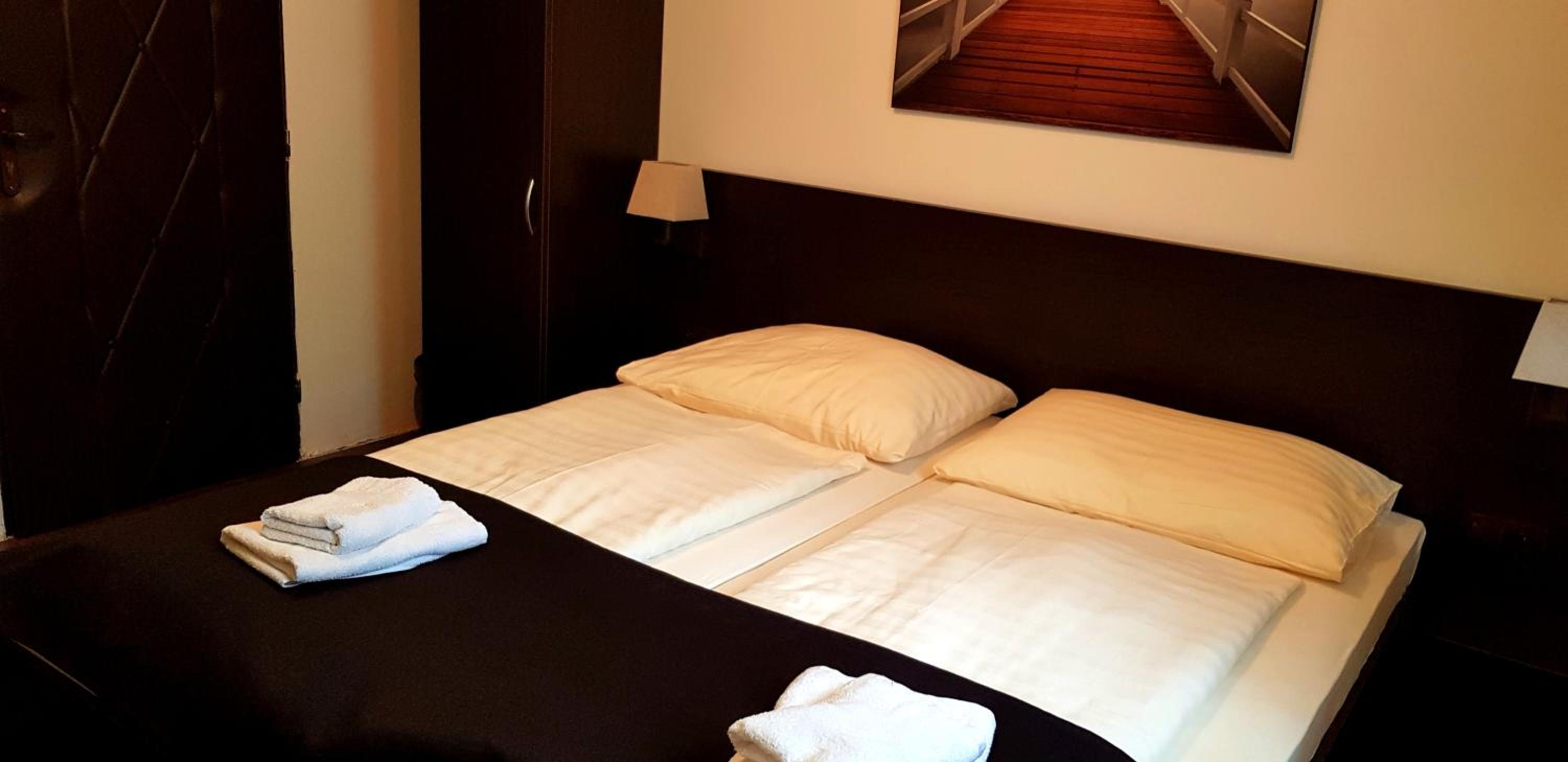 Deluxe Double Room - Photo 14