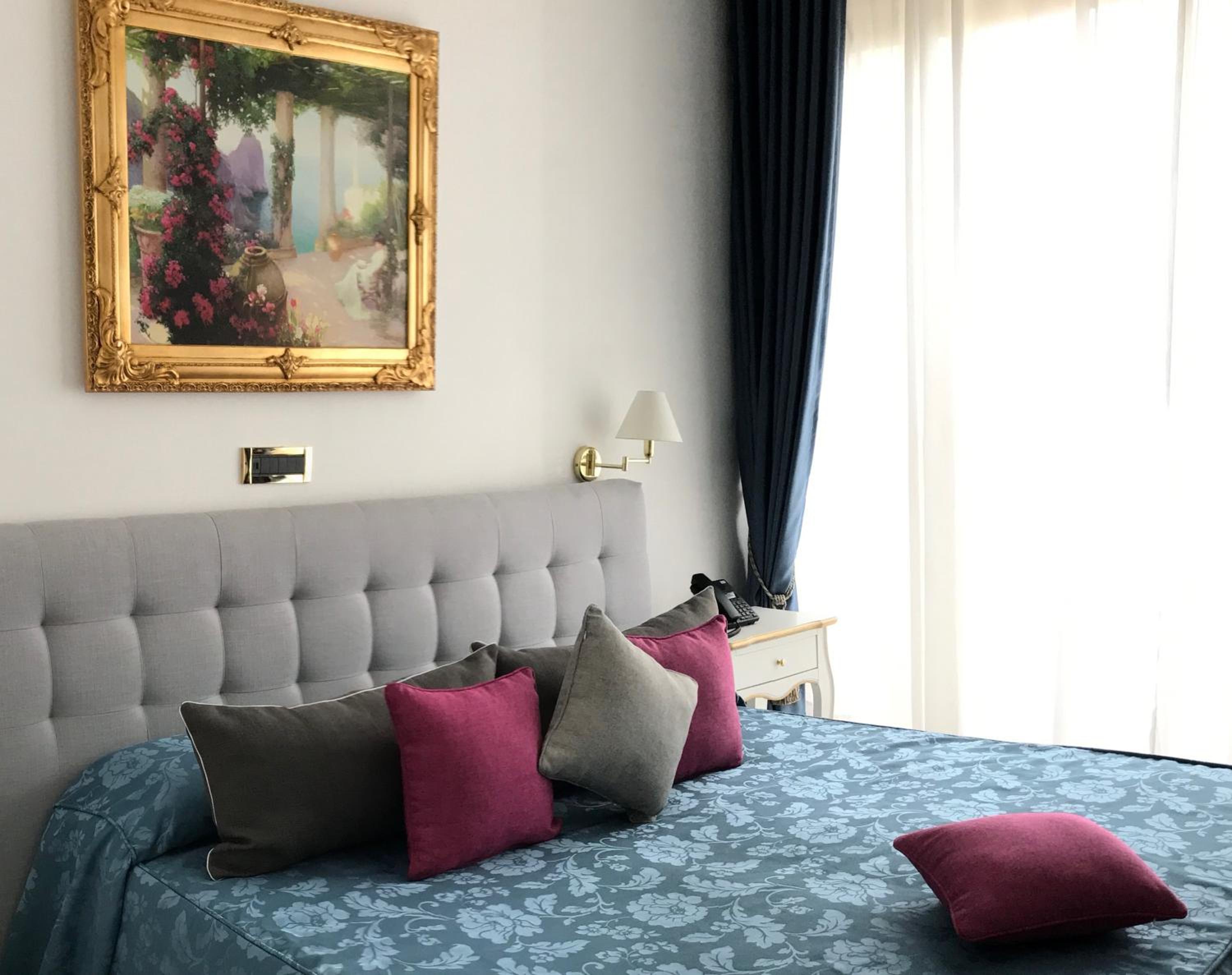 Deluxe Room - Photo 7
