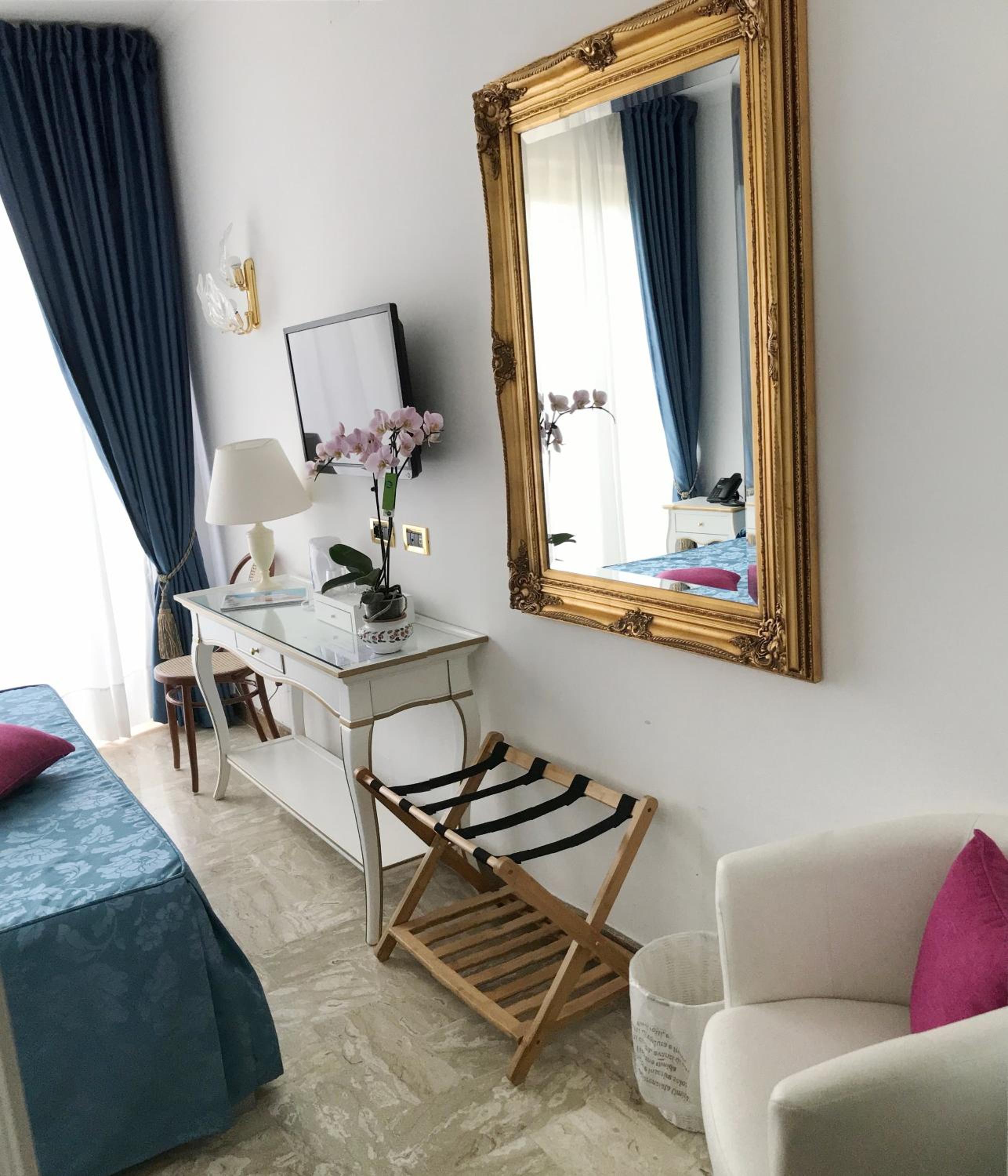 Deluxe Room - Photo 2