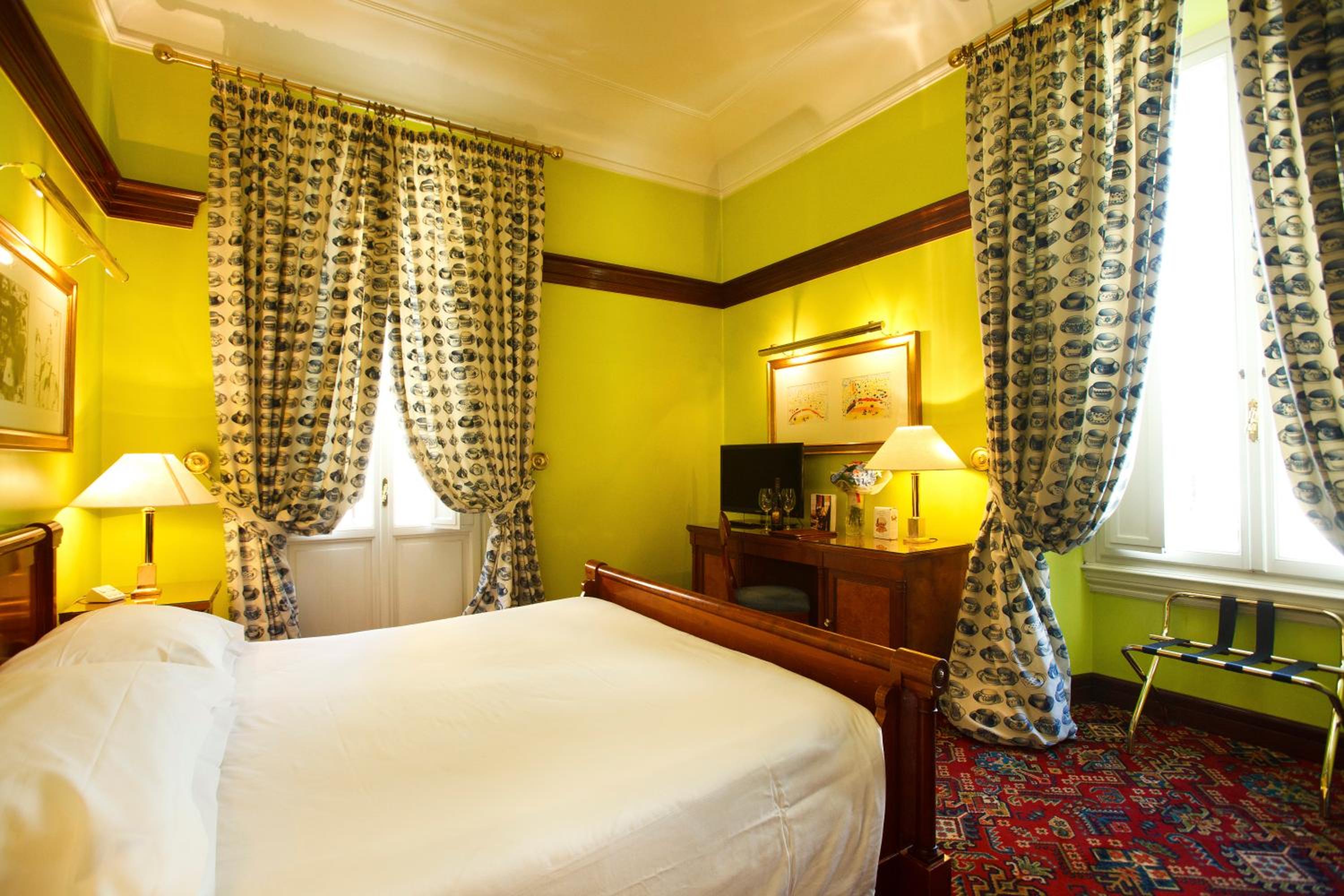 Deluxe Double Room - Photo 17