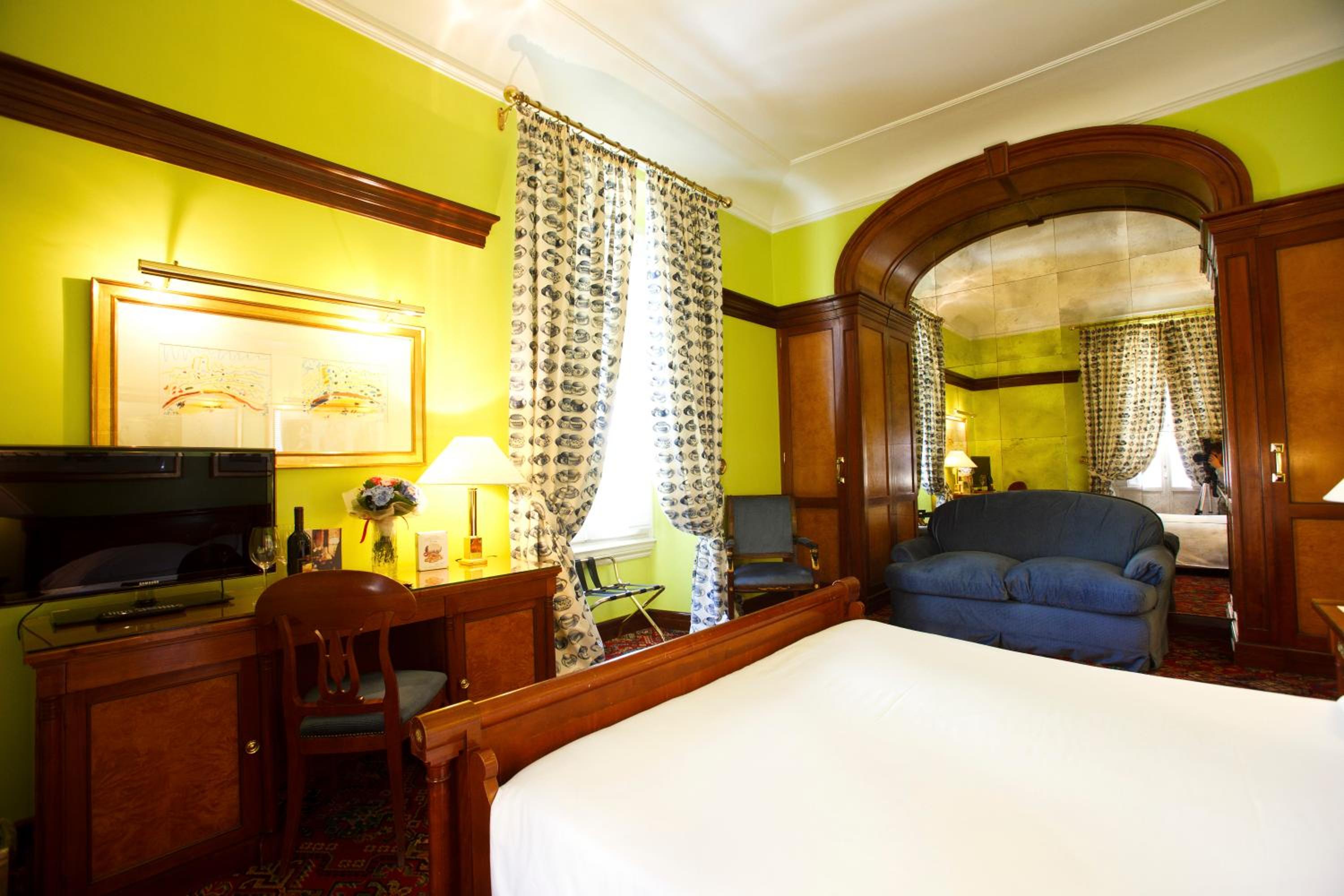 Deluxe Double Room - Photo 16