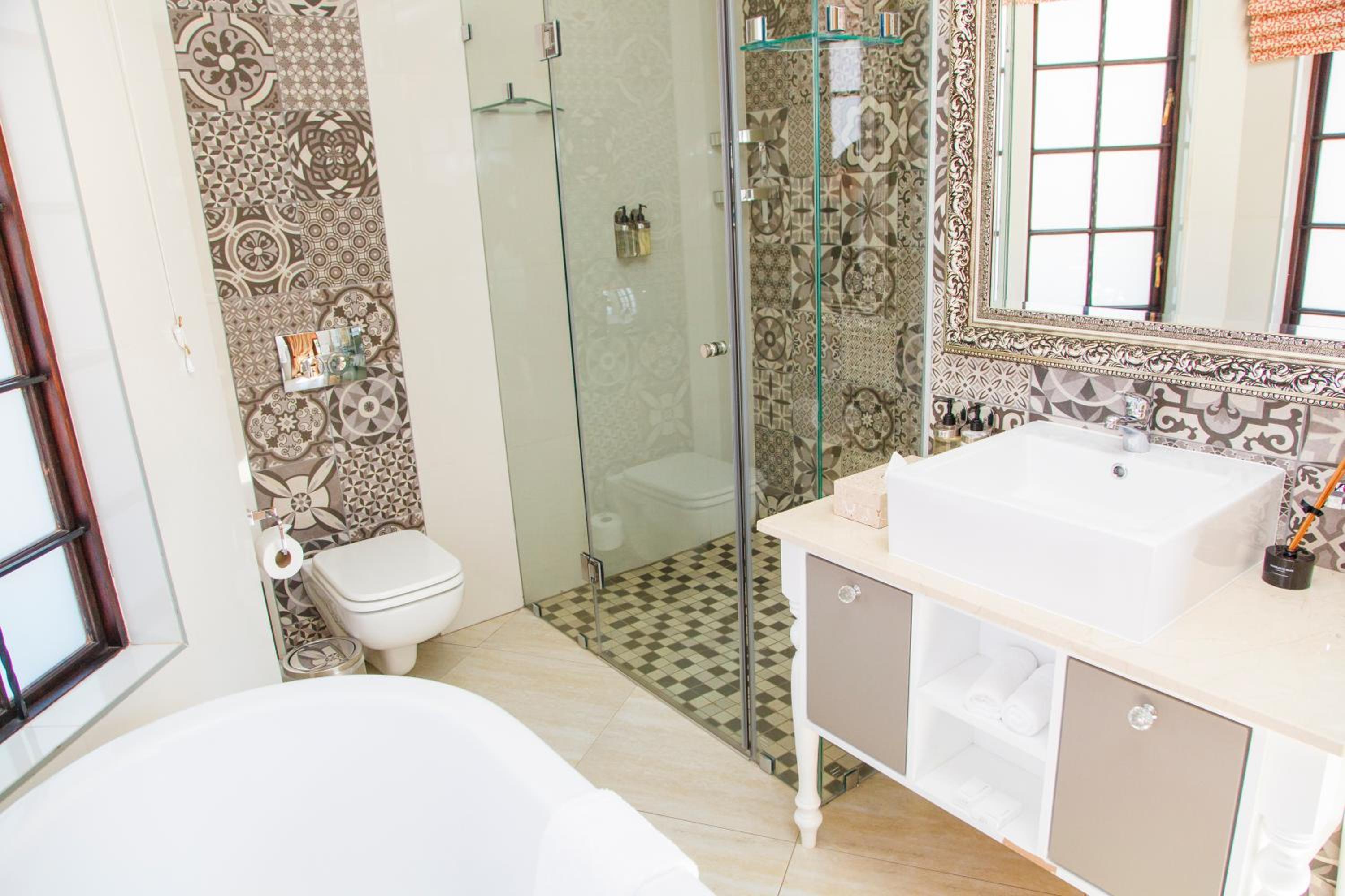 Deluxe King Suite photo 3