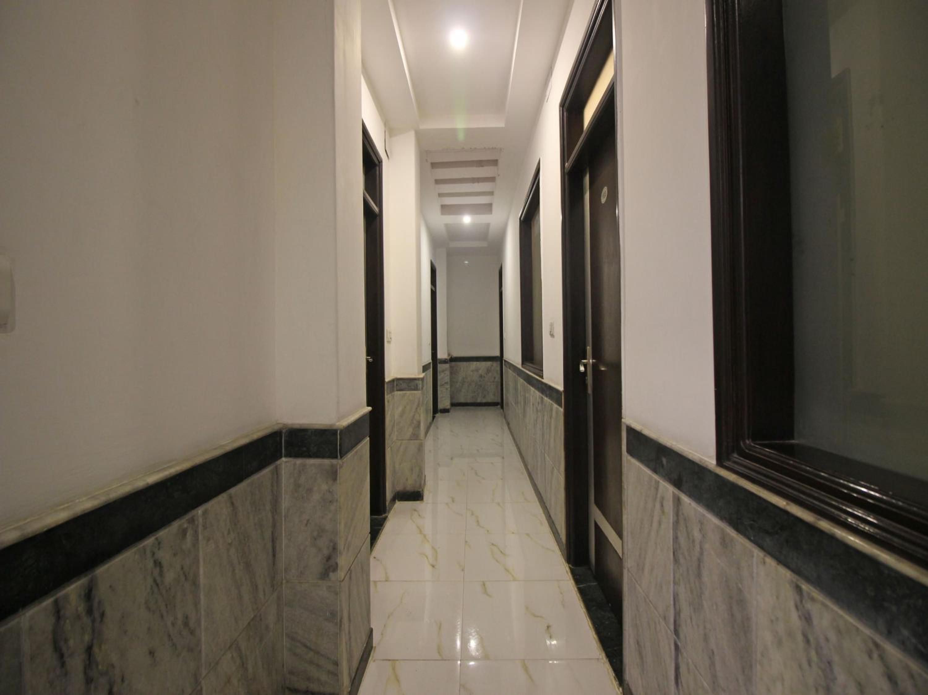 Standard Double or Twin Room - Photo 12
