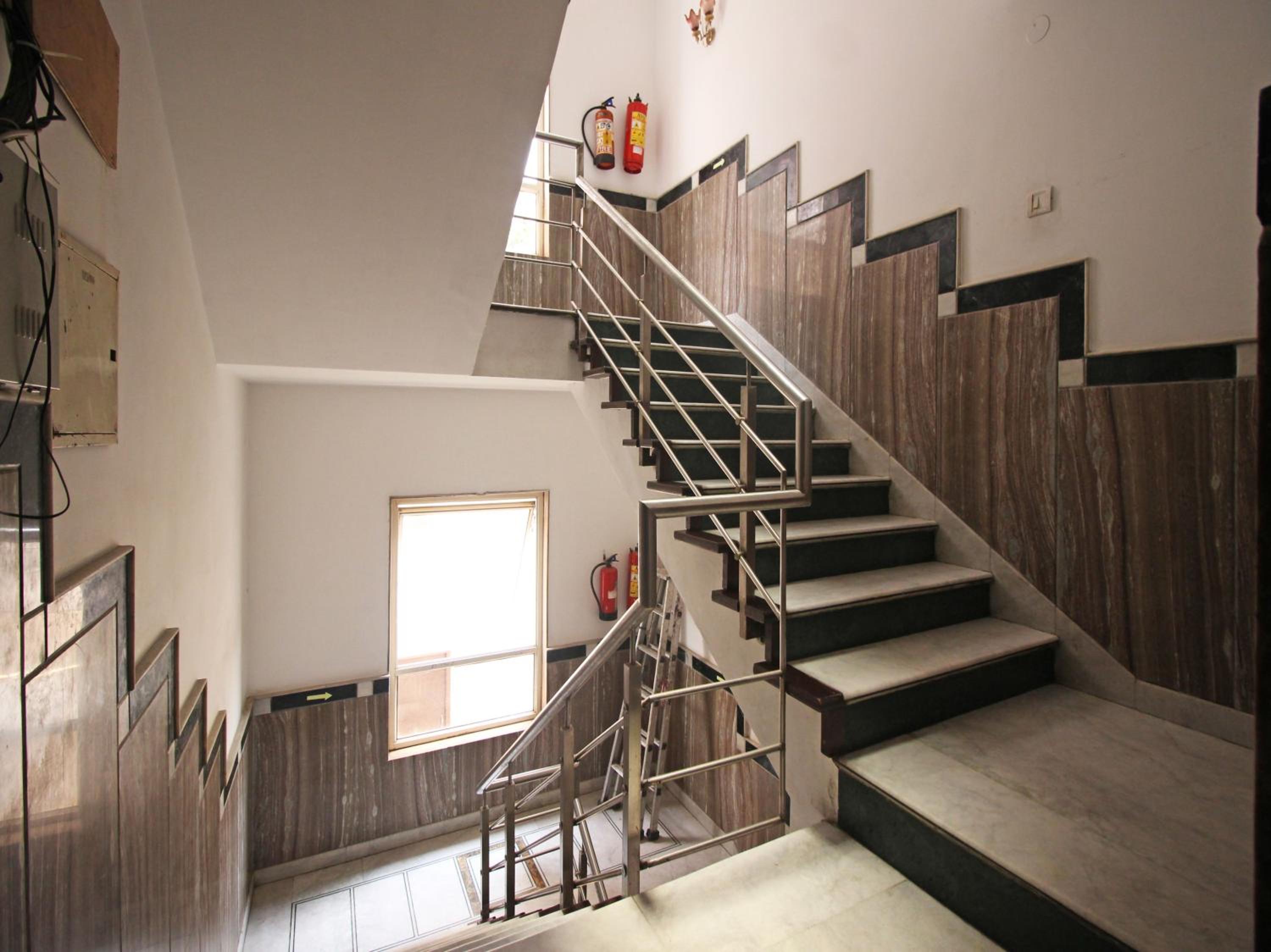 Standard Double or Twin Room - Photo 11