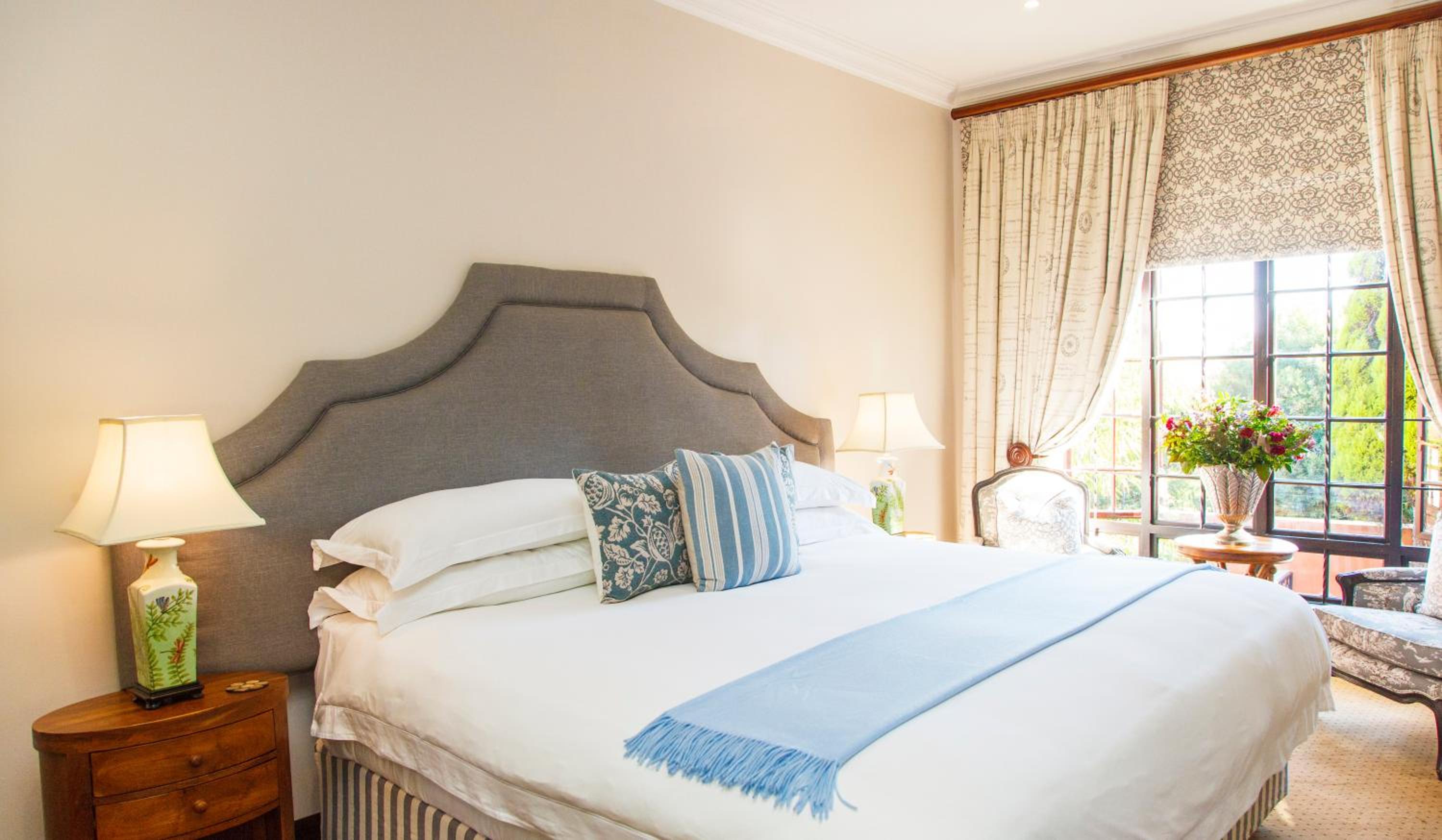 Deluxe King Suite photo 1