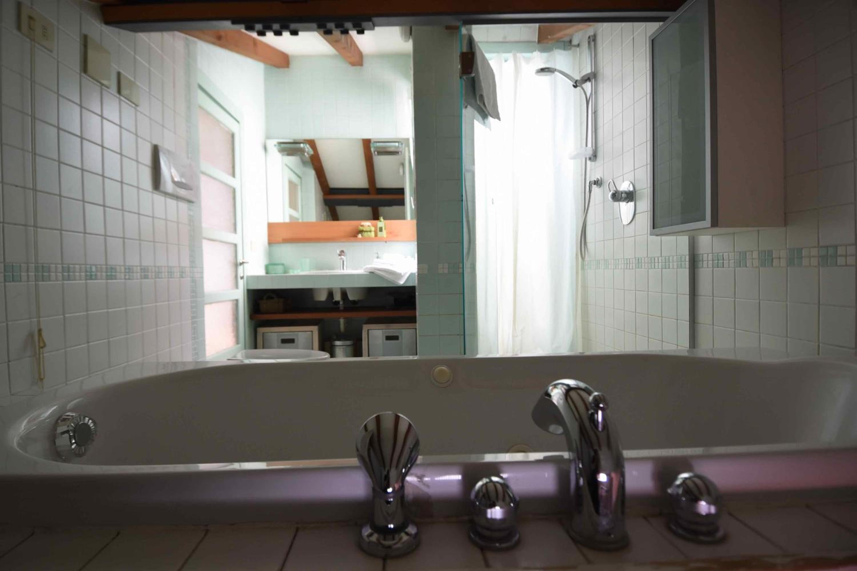 Deluxe Suite with Spa Bath