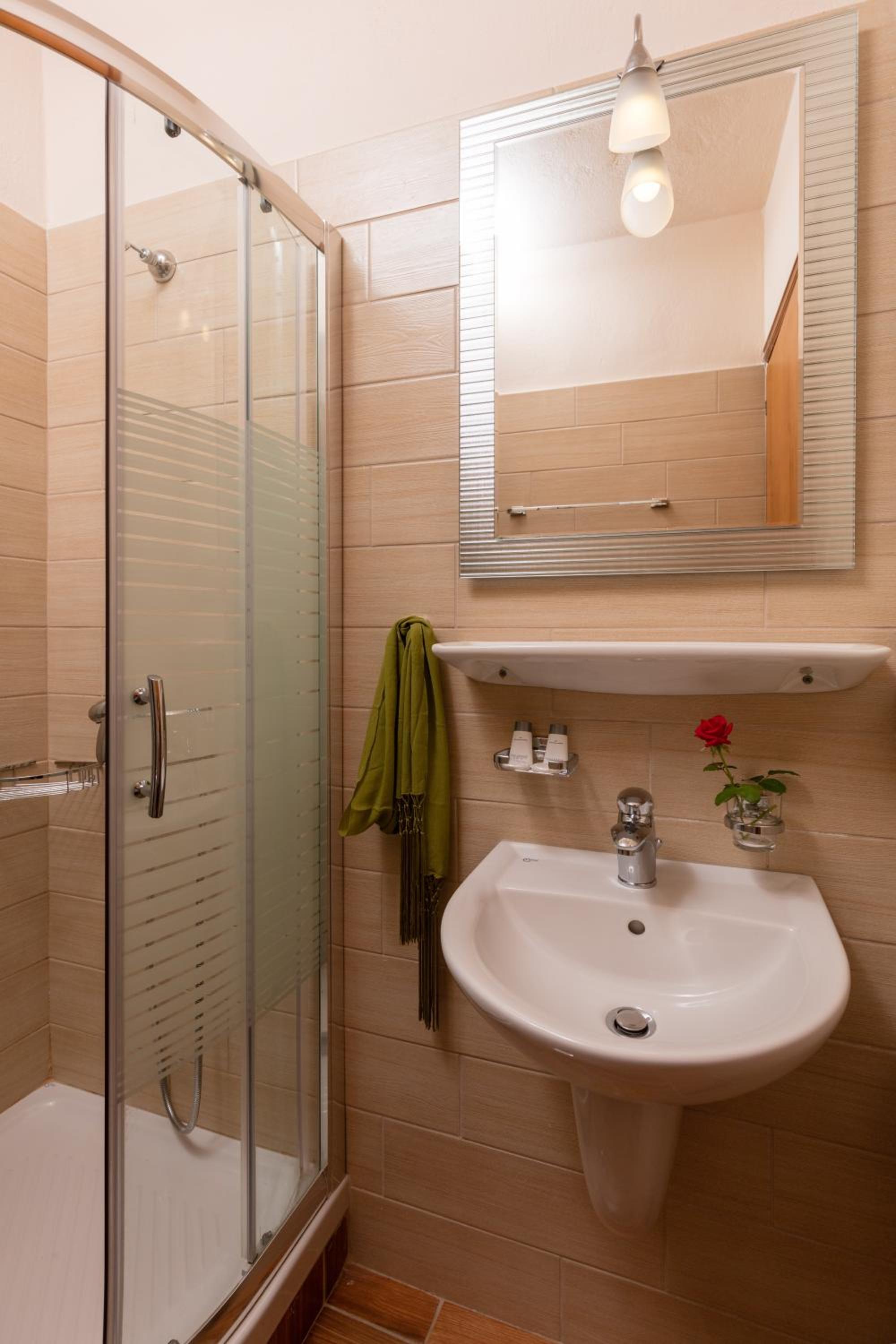 Double or Twin Room - Photo 3