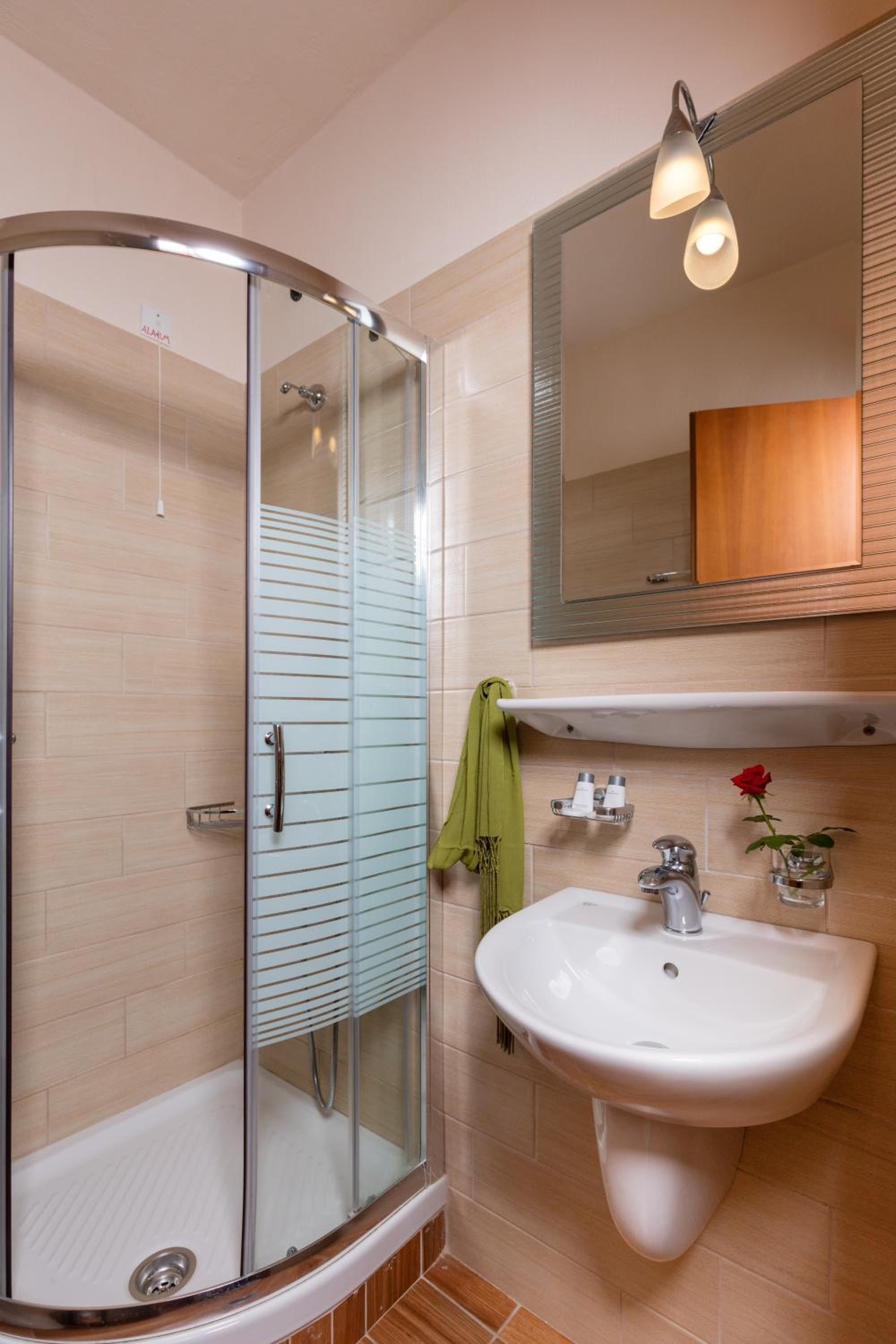 Double or Twin Room - Photo 2