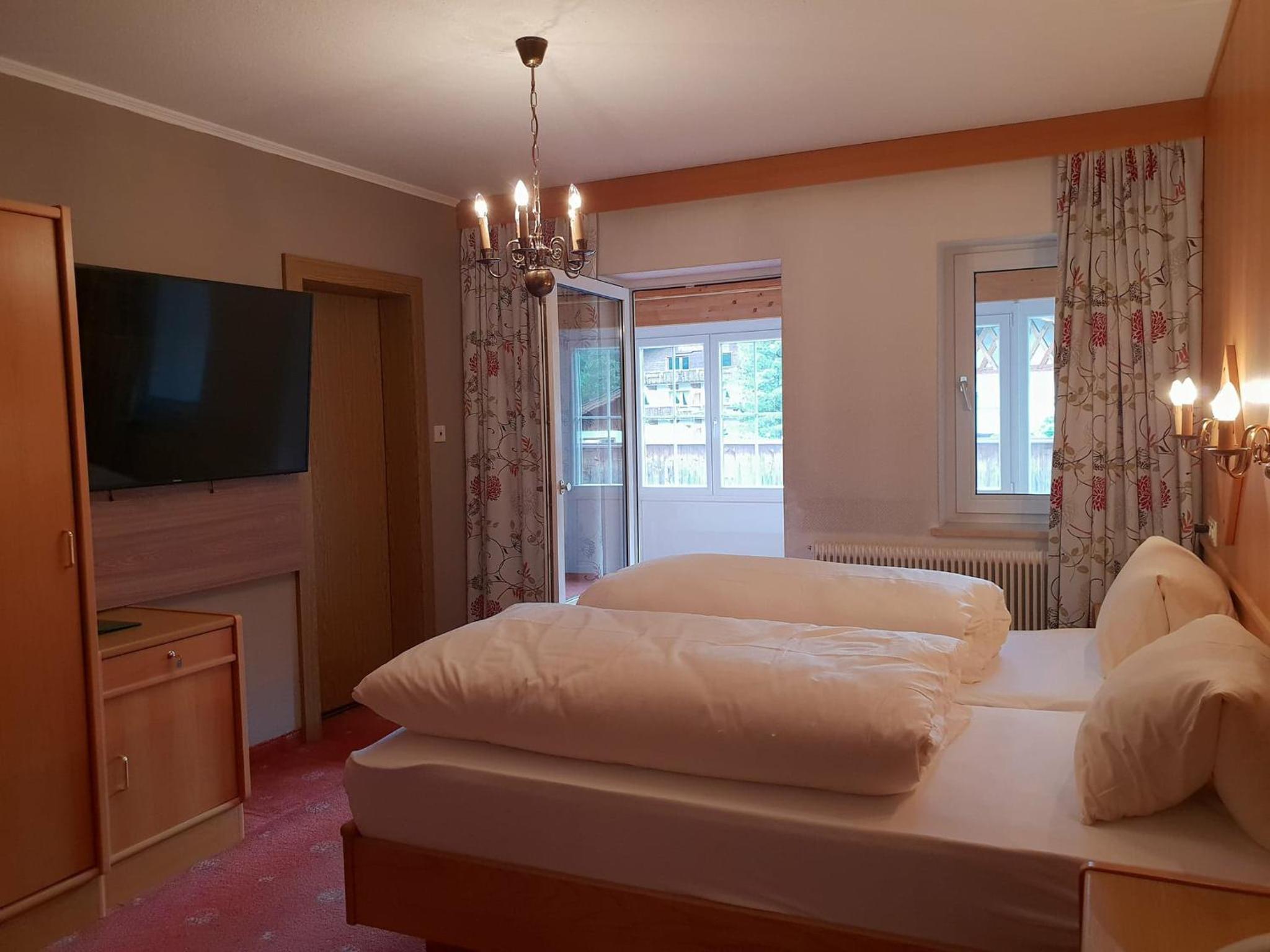 Family Room - Photo 2