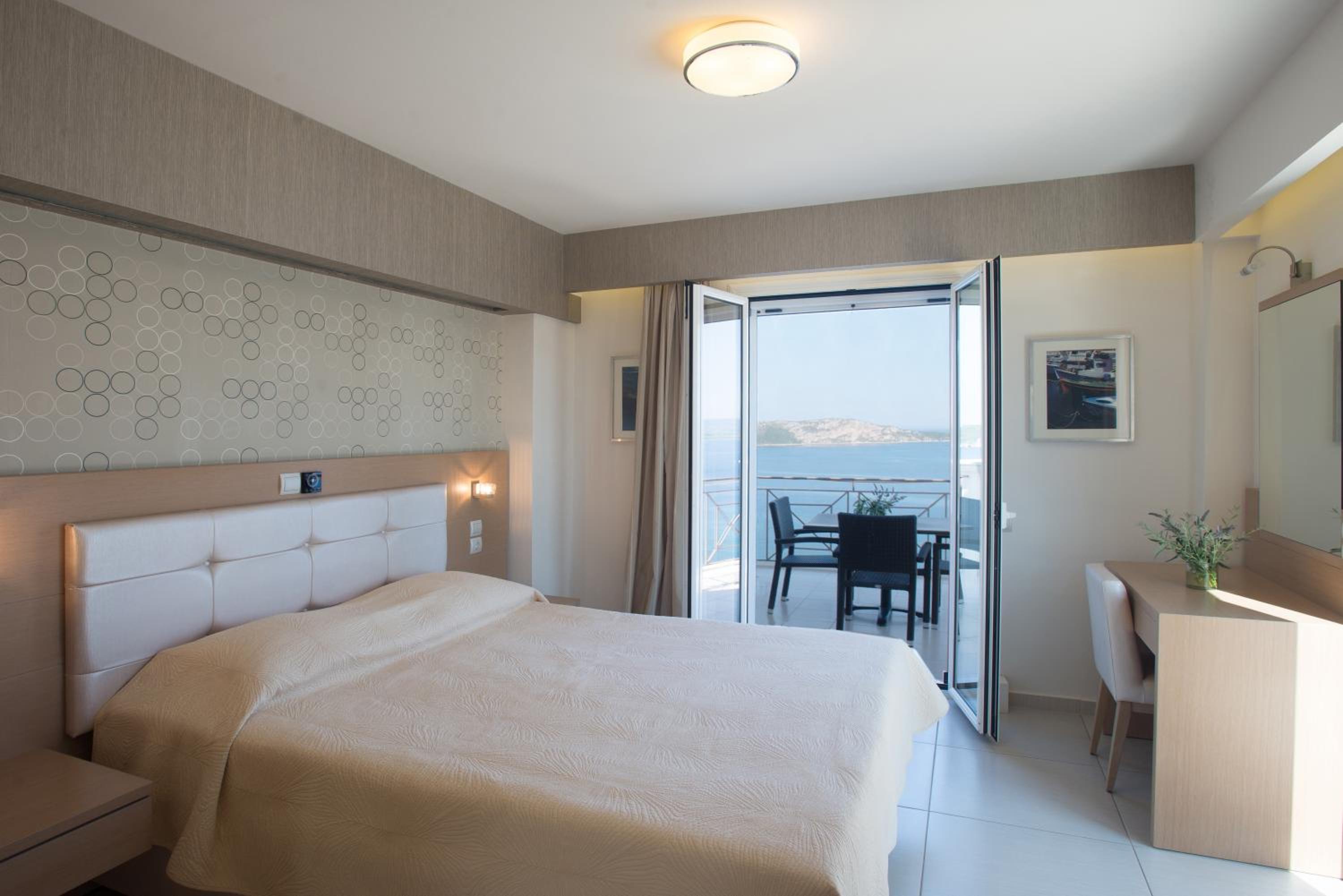 Studio (2 Adults) with Sea View - Photo 4