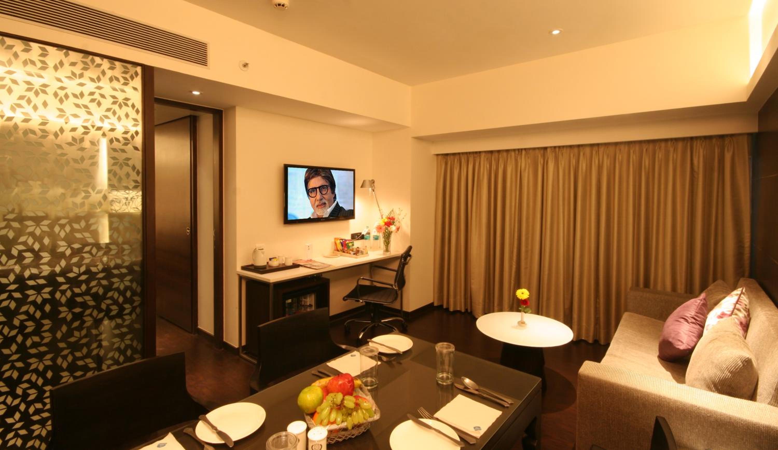 Suite - Photo 3