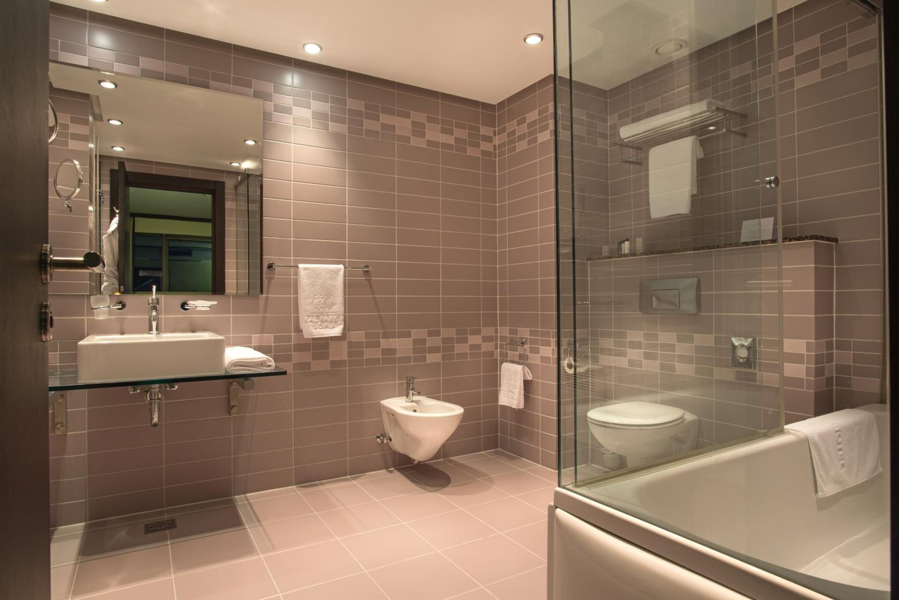 Panoramic One-bedroom Suite - High Floor - Photo 11